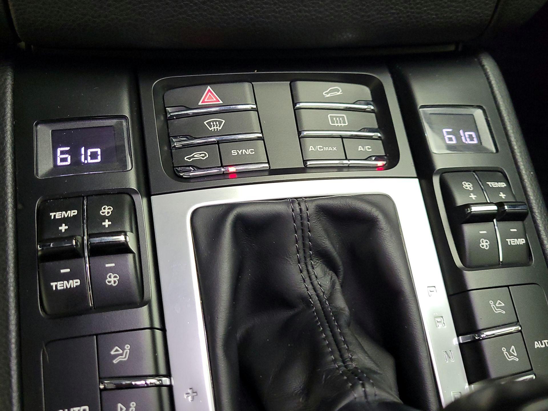 Thumbnail: 2018 Porsche Macan - 16