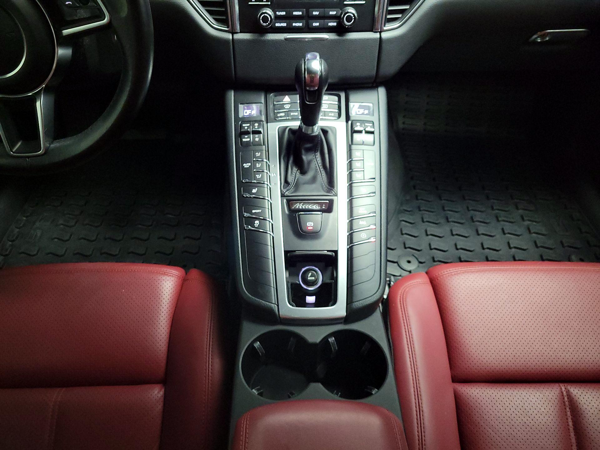 Thumbnail: 2018 Porsche Macan - 17