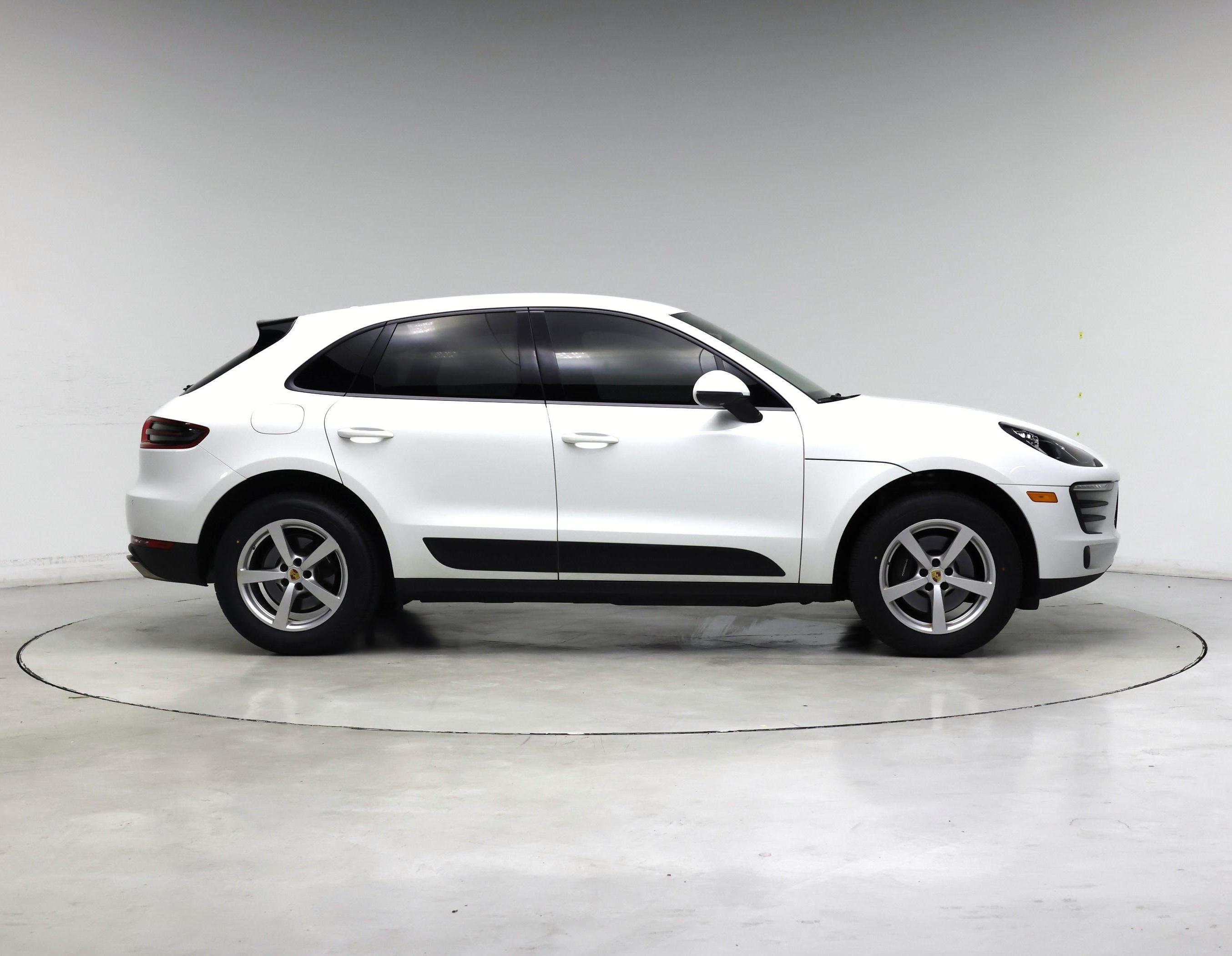 Thumbnail: 2018 Porsche Macan - 7