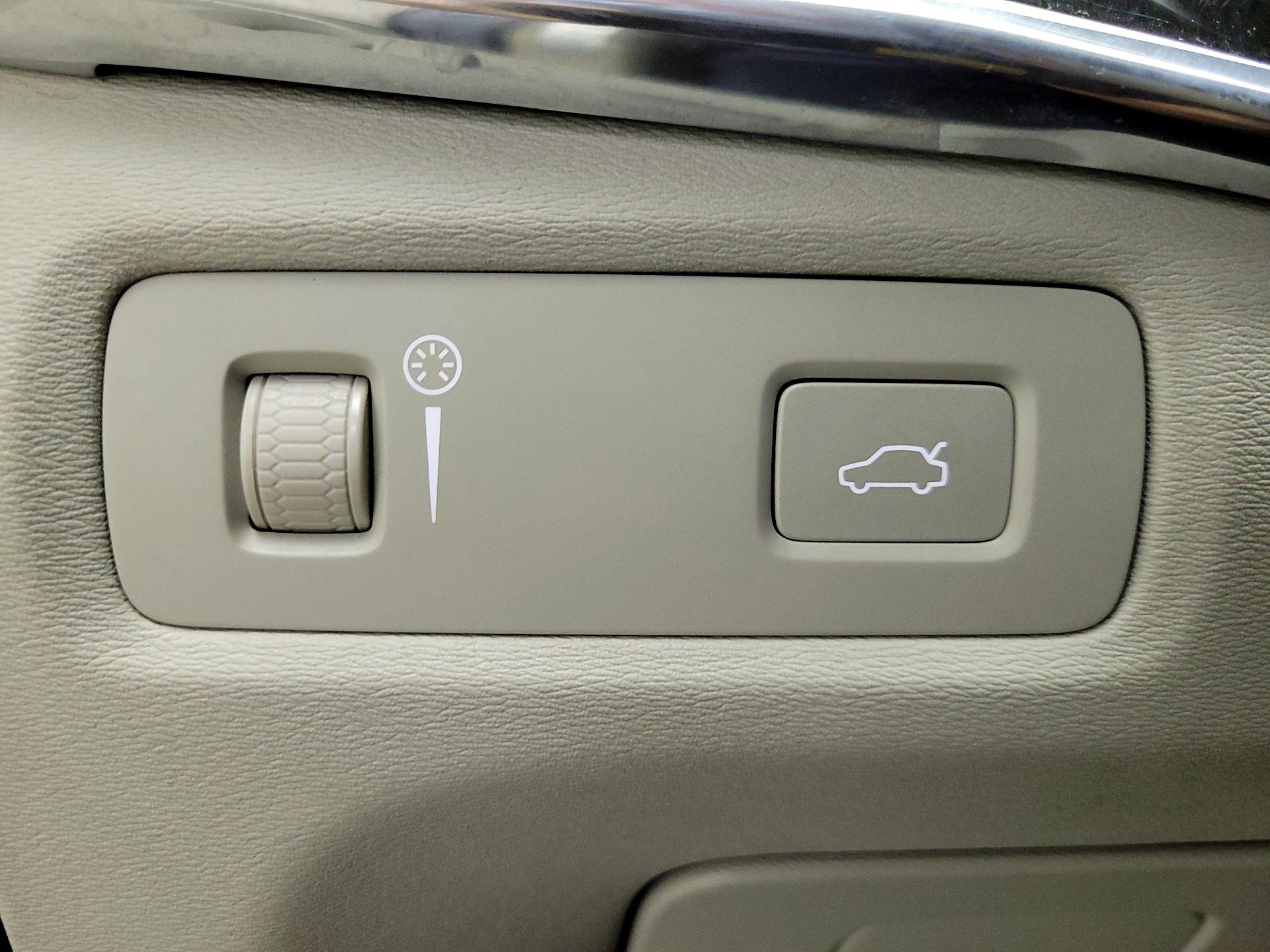 Thumbnail: 2018 Volvo S90 - 13