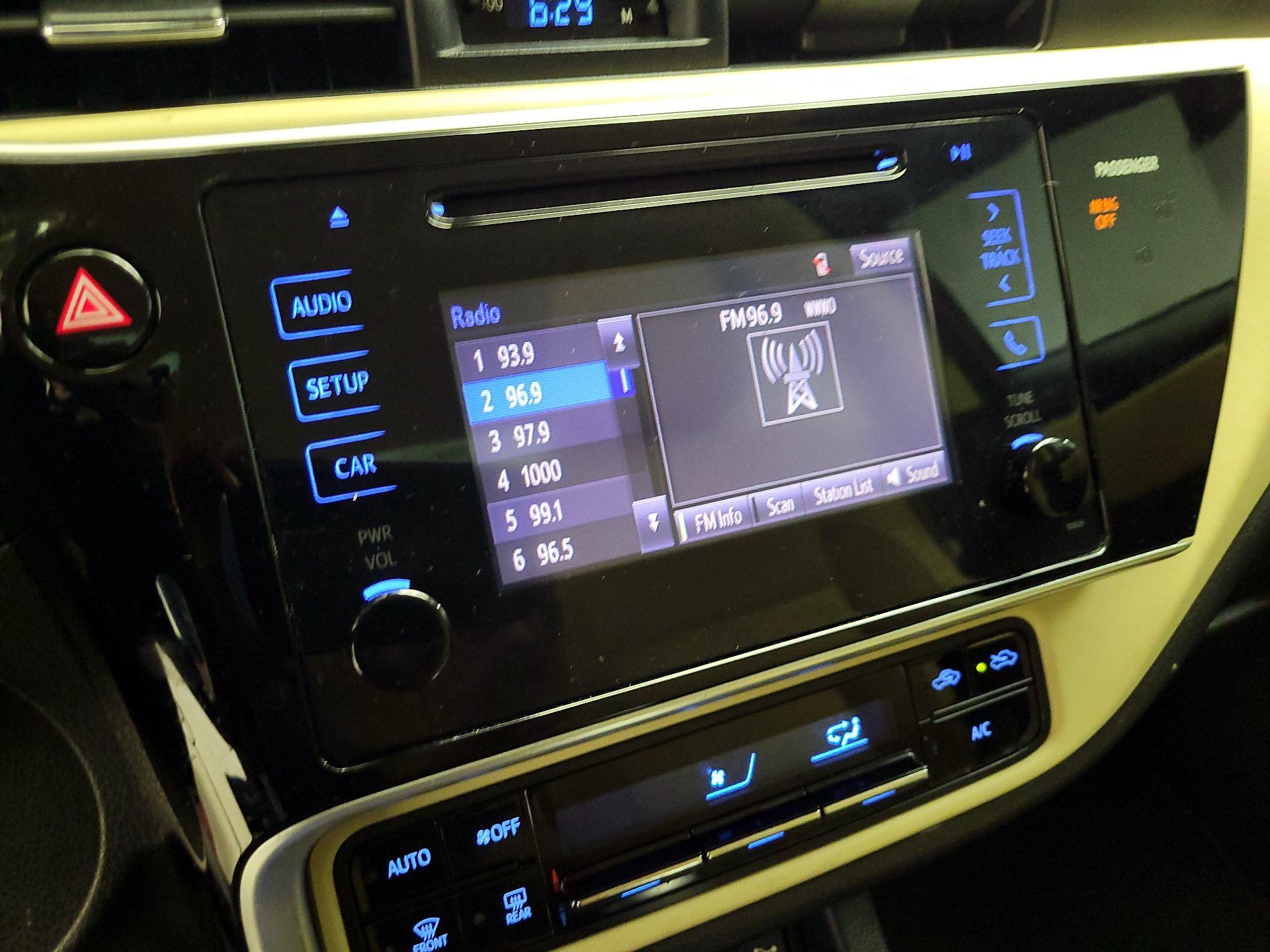 Thumbnail: 2017 Toyota Corolla - 15