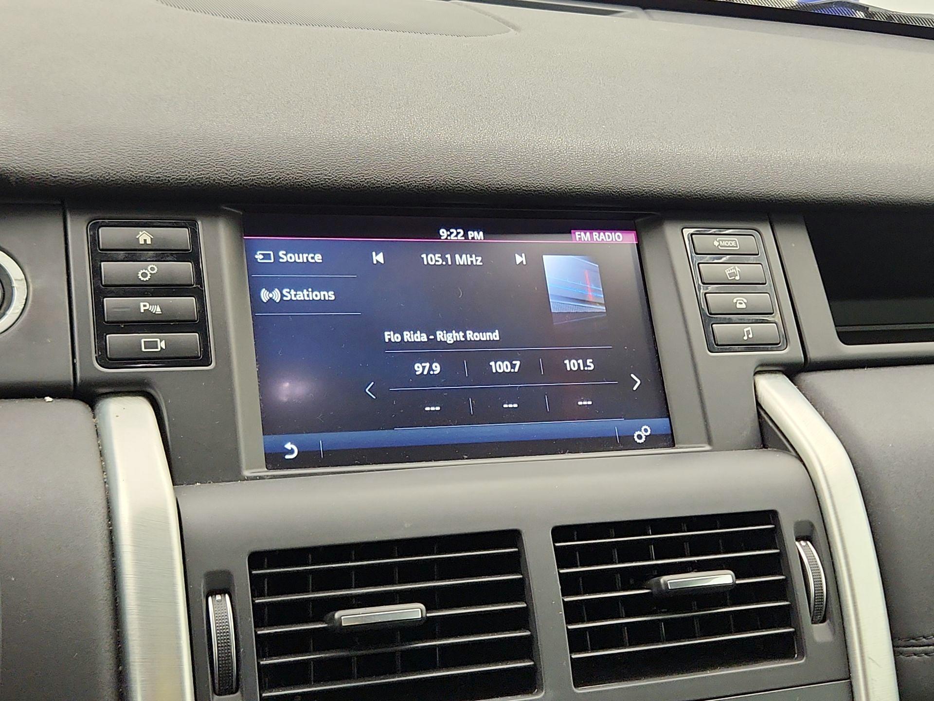 Thumbnail: 2017 Land Rover Discovery Sport - 15