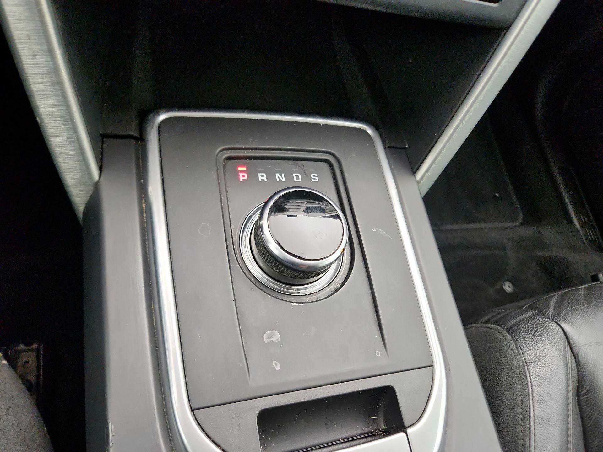 Thumbnail: 2017 Land Rover Discovery Sport - 17