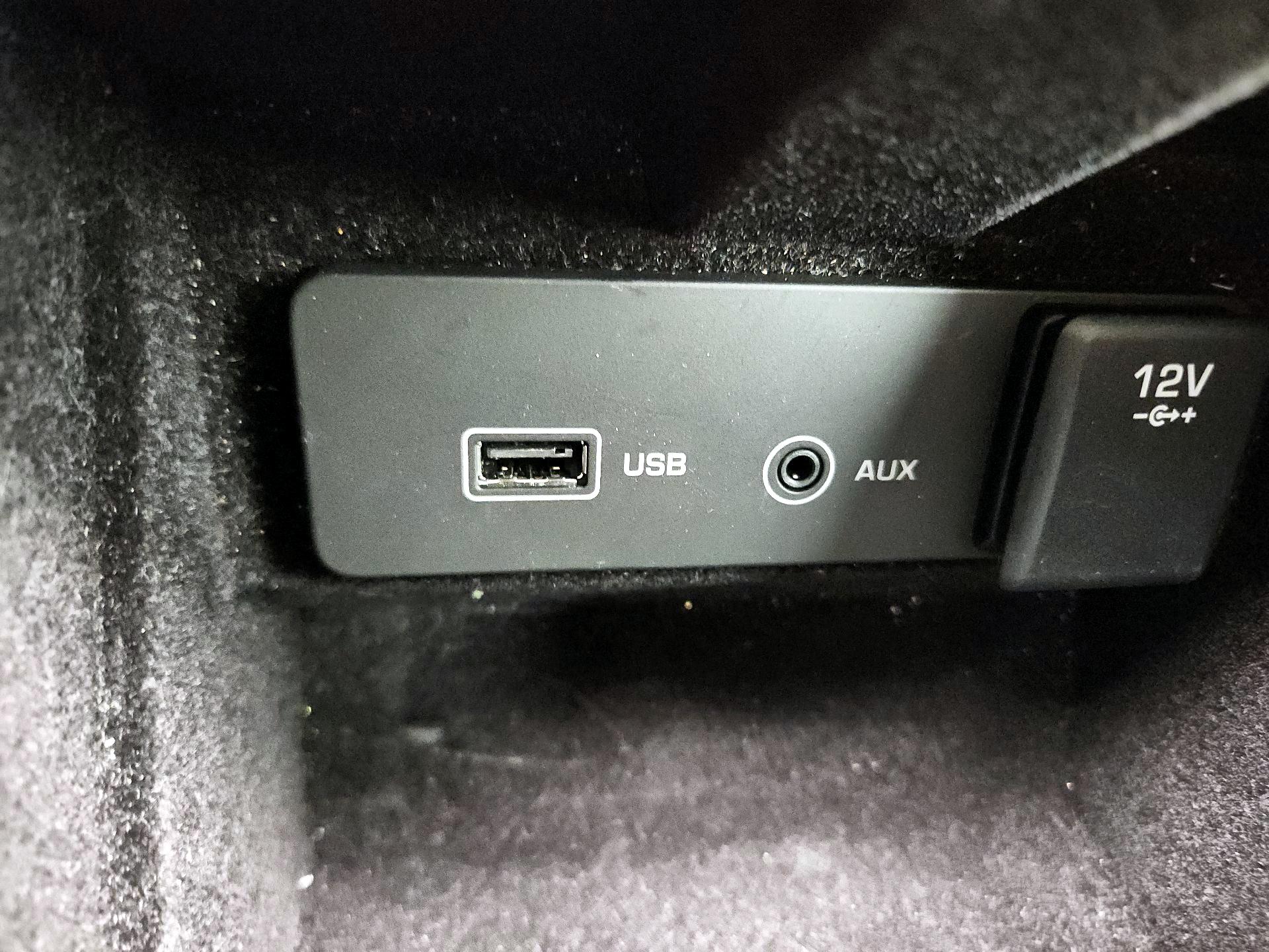 Thumbnail: 2017 Land Rover Discovery Sport - 18