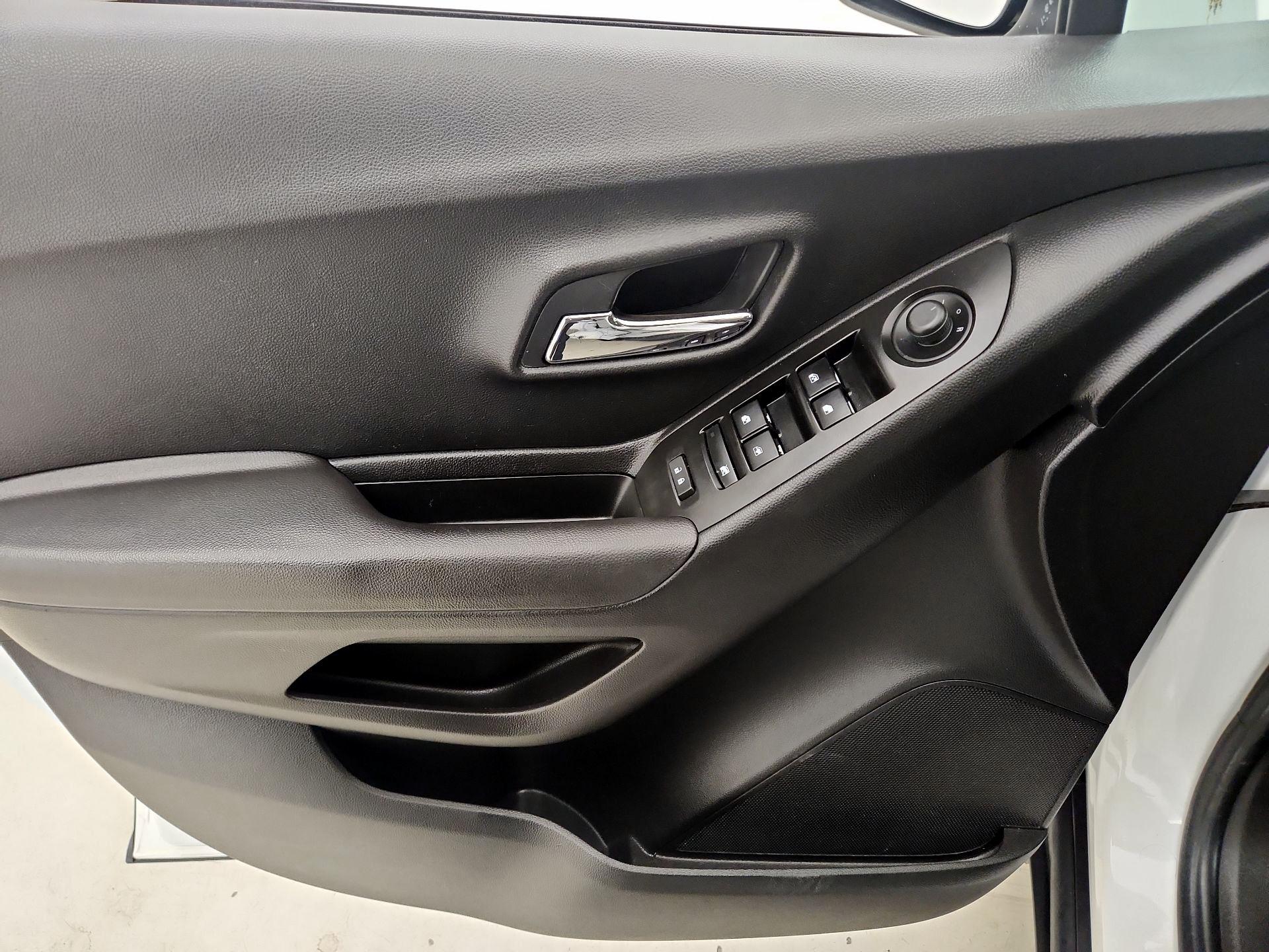 Thumbnail: 2020 Chevrolet Trax - 12