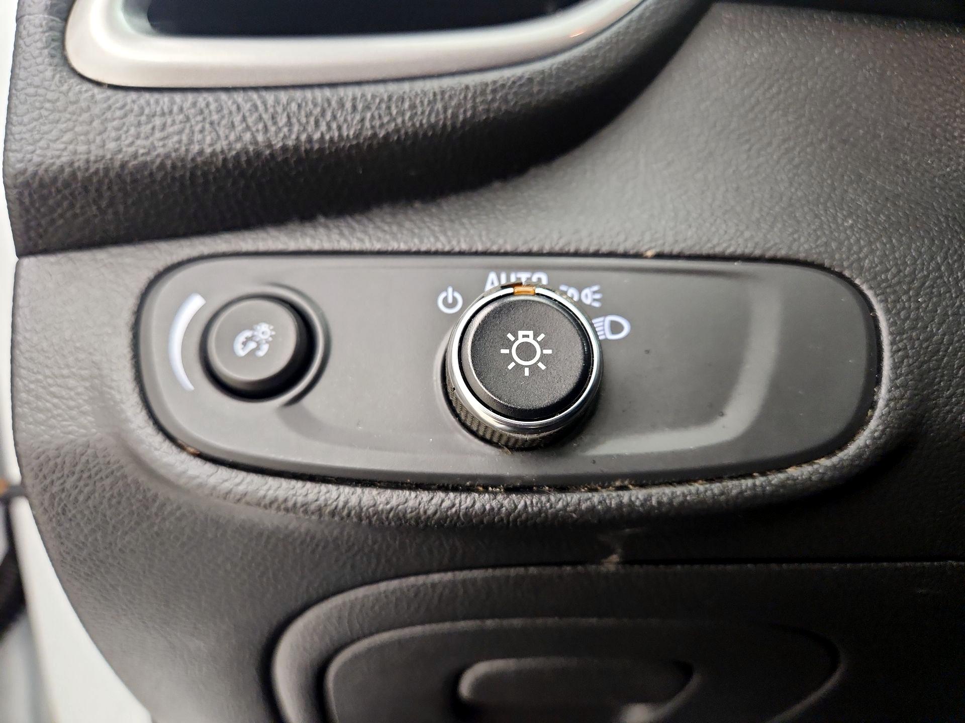 Thumbnail: 2020 Chevrolet Trax - 13