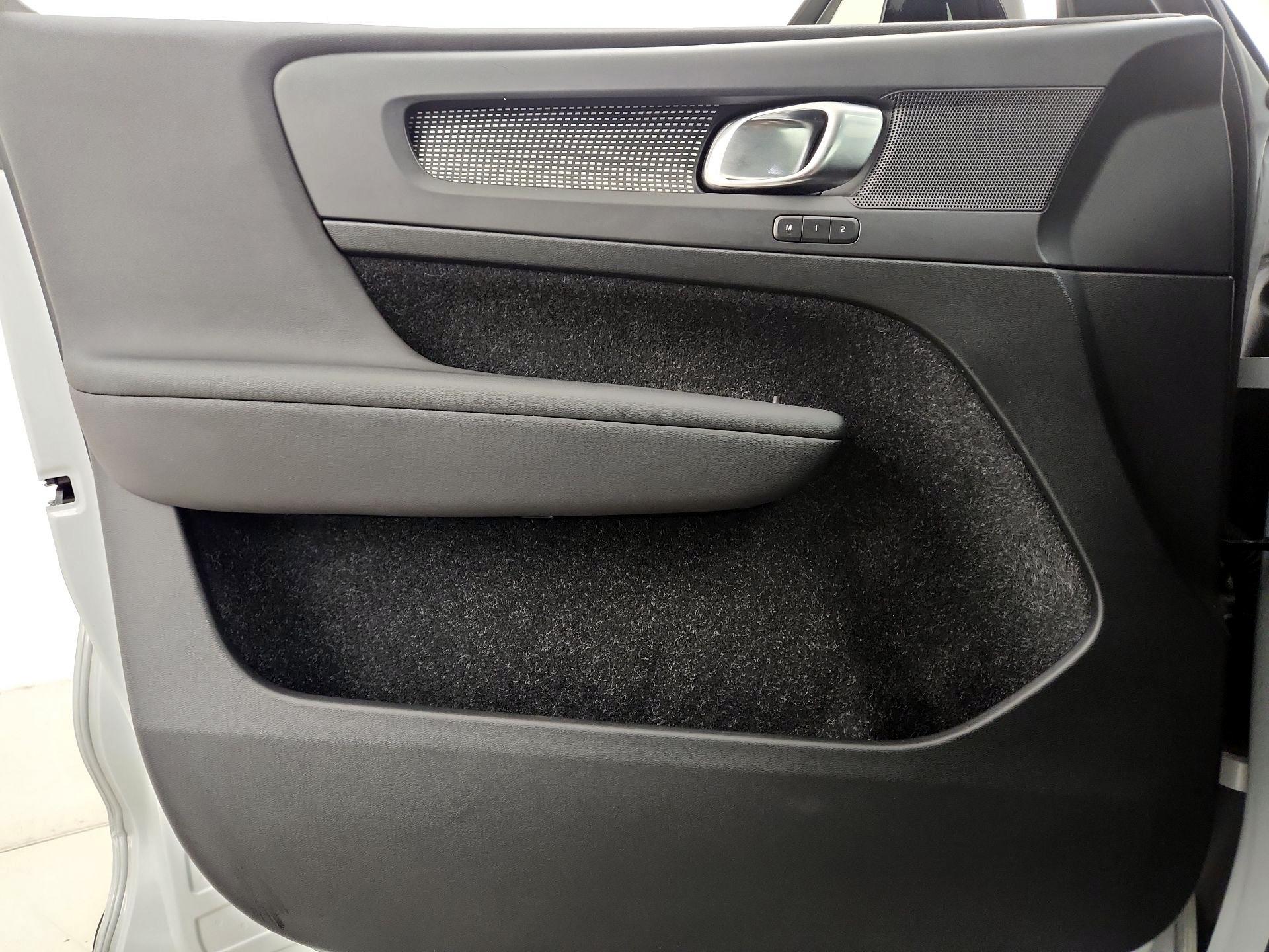 Thumbnail: 2020 Volvo XC40 - 12