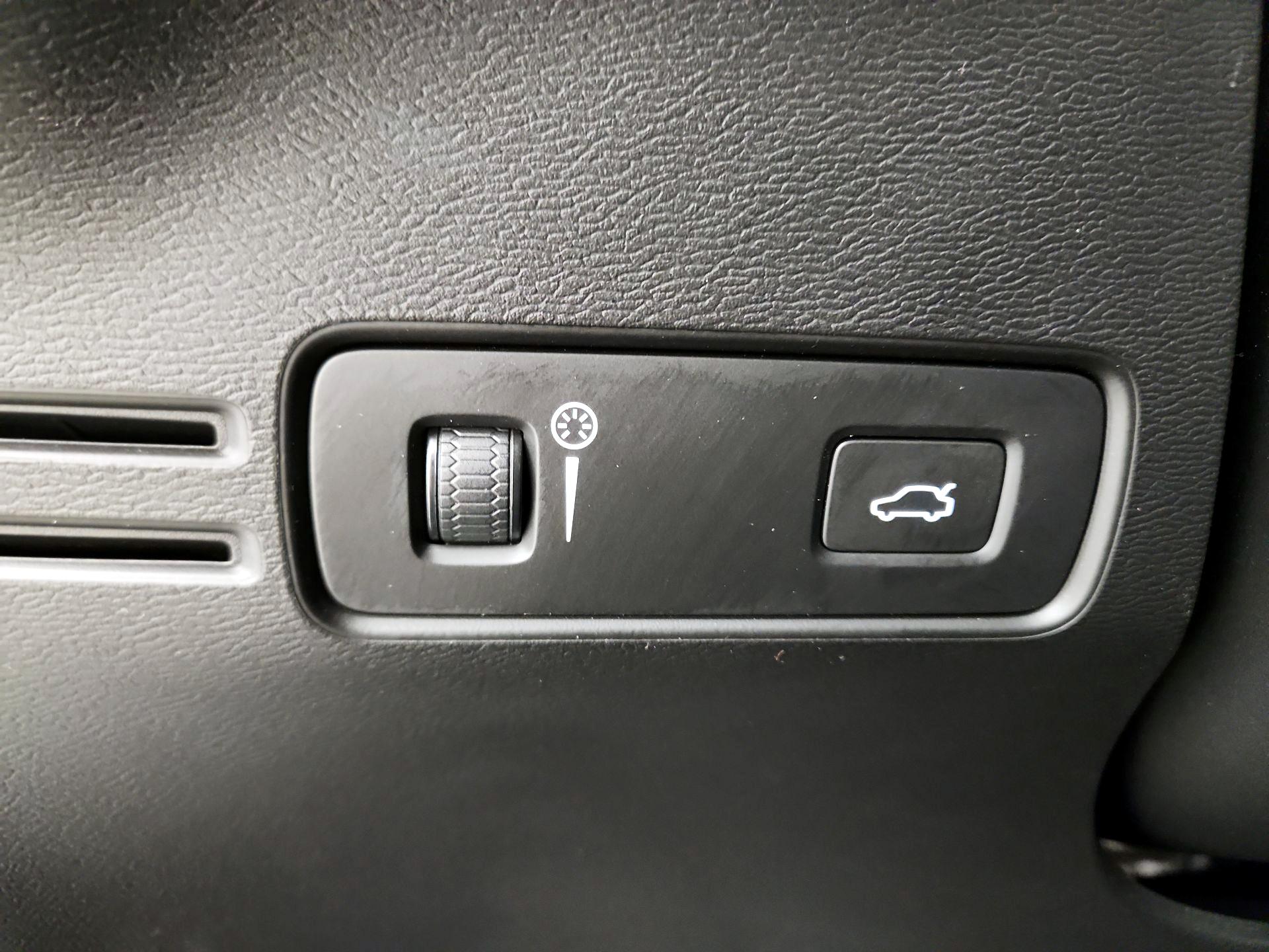 Thumbnail: 2020 Volvo XC40 - 13