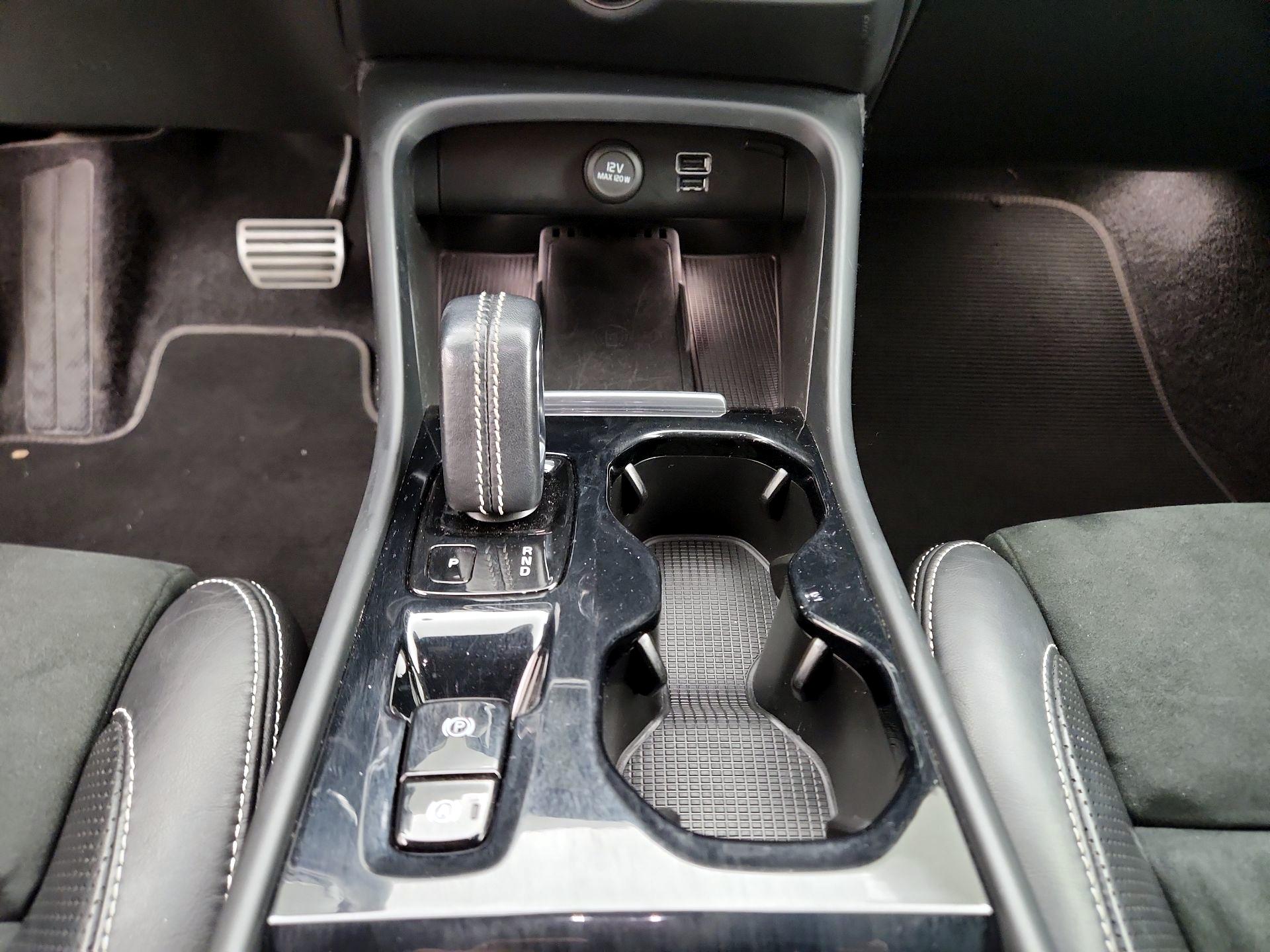 Thumbnail: 2020 Volvo XC40 - 18