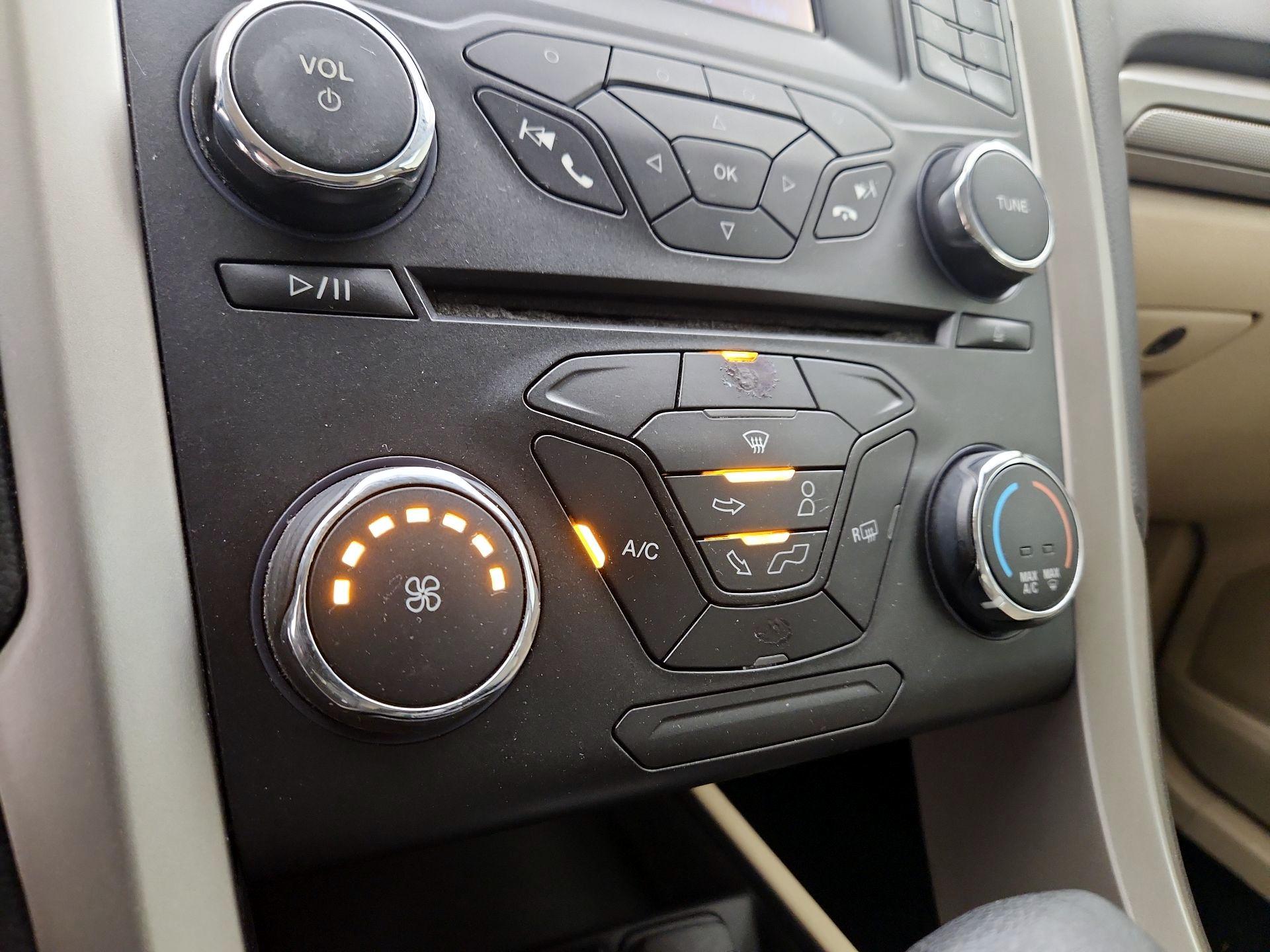 Thumbnail: 2014 Ford Fusion - 15