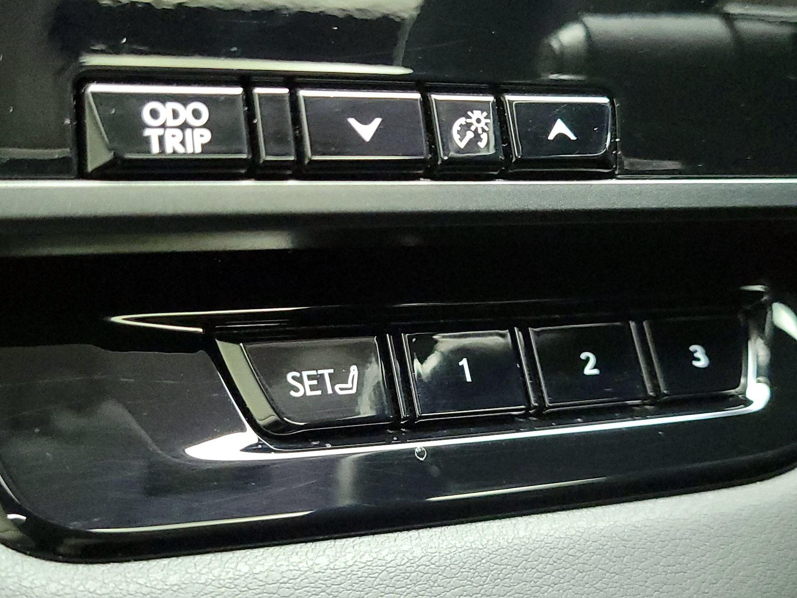 2025 Lexus RX Hybrid 350h - Photo 14