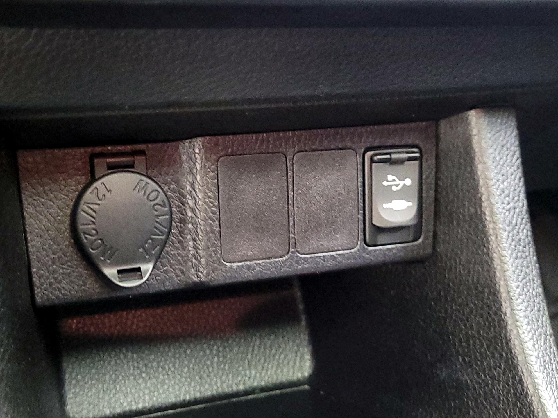 Thumbnail: 2015 Toyota Corolla - 18