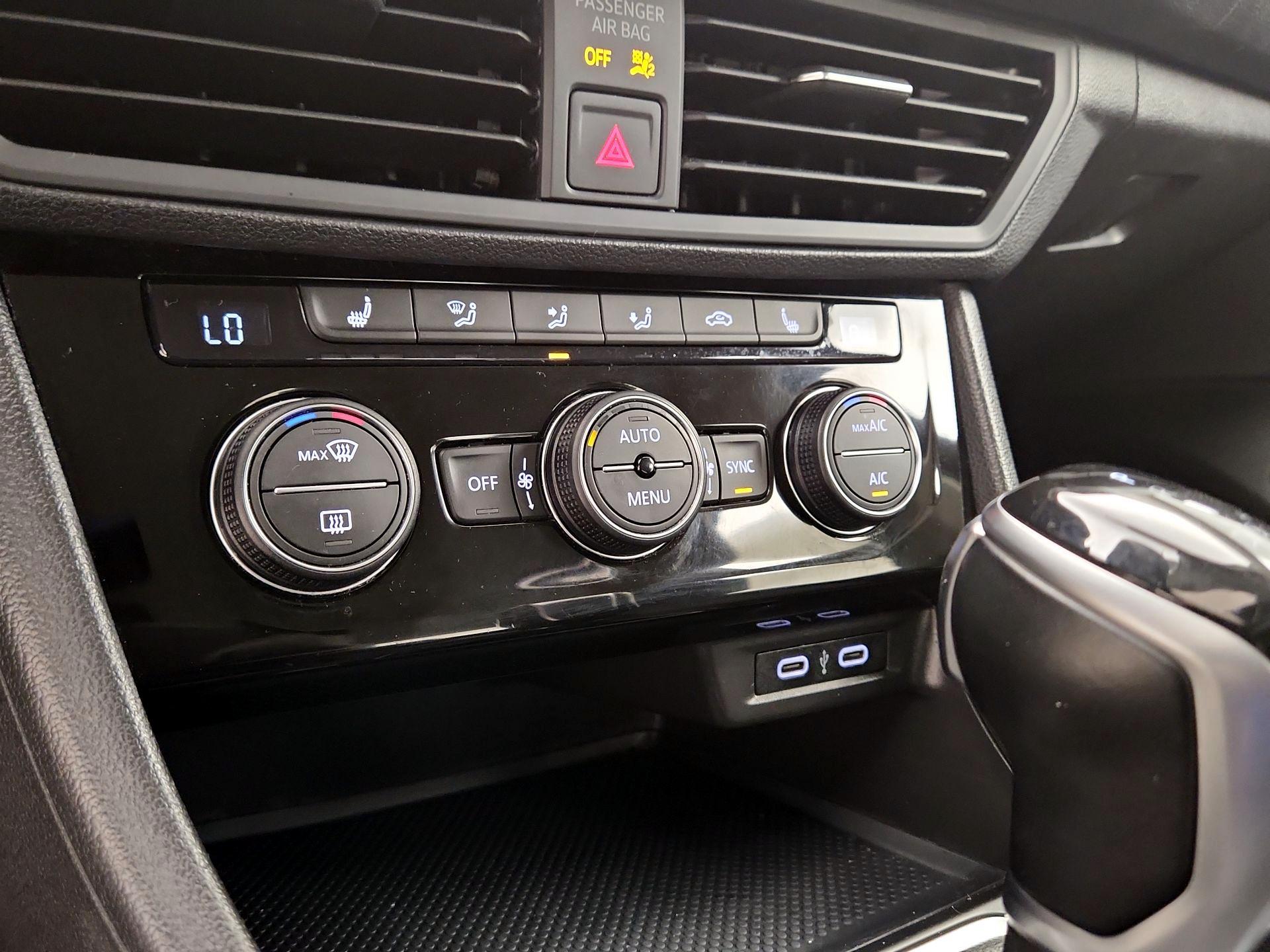 Thumbnail: 2022 Volkswagen Jetta - 16