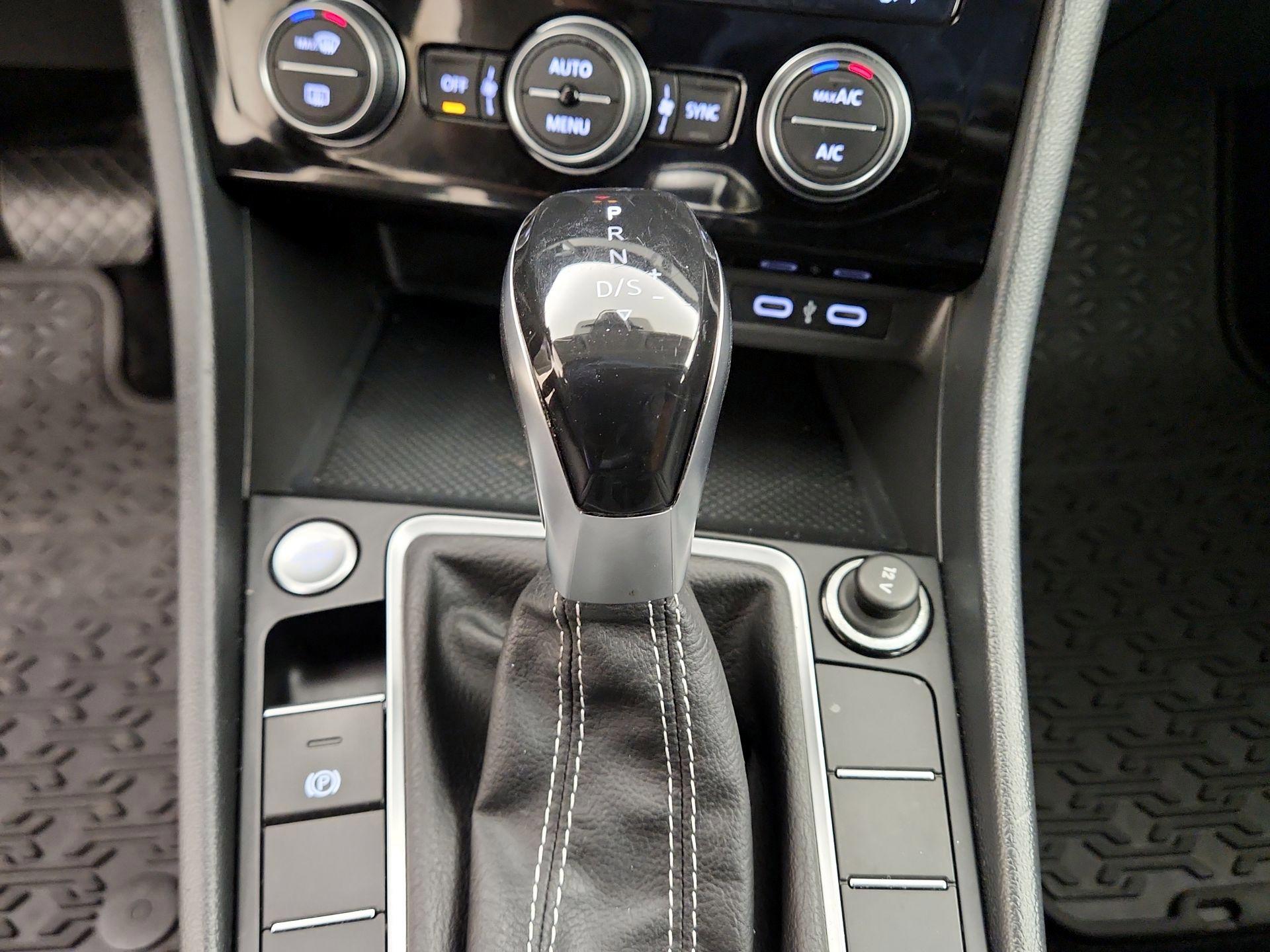 Thumbnail: 2022 Volkswagen Jetta - 17