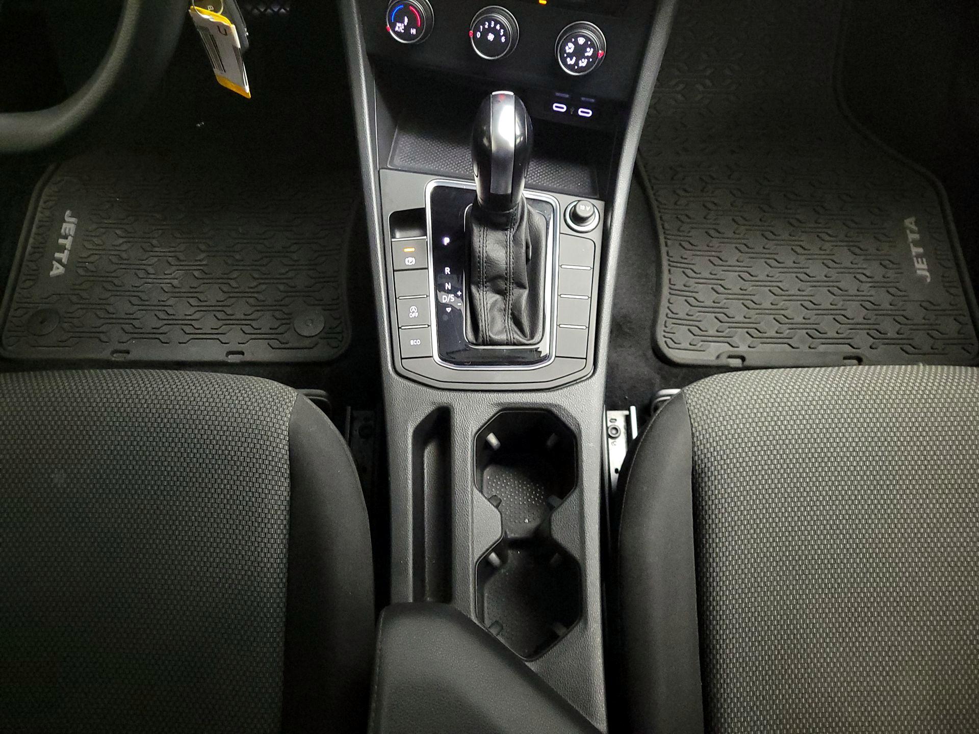 Thumbnail: 2021 Volkswagen Jetta - 17