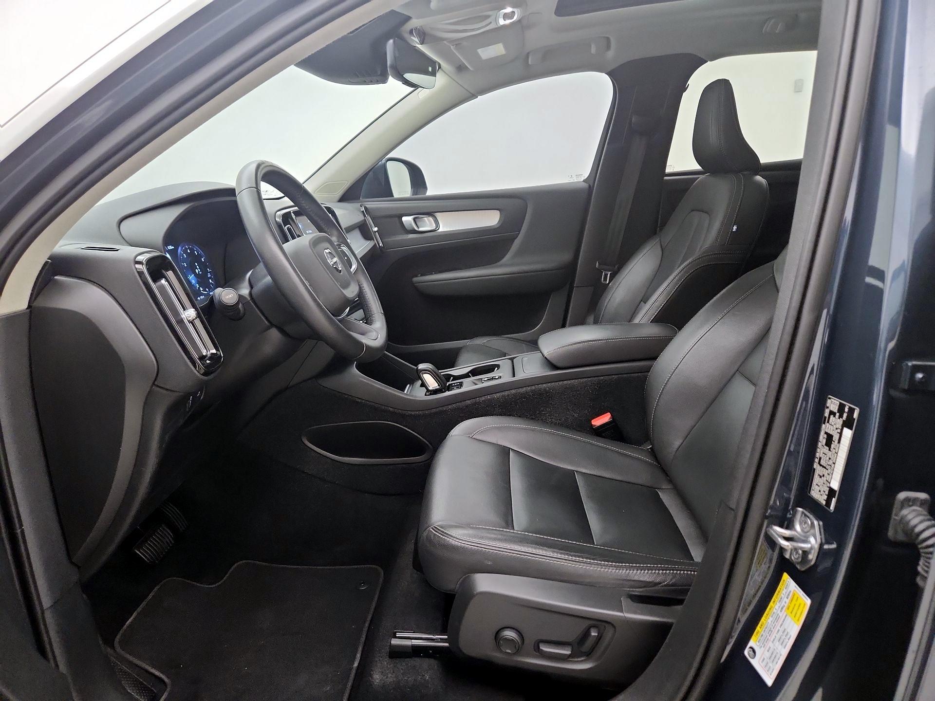 Thumbnail: 2021 Volvo XC40 - 11