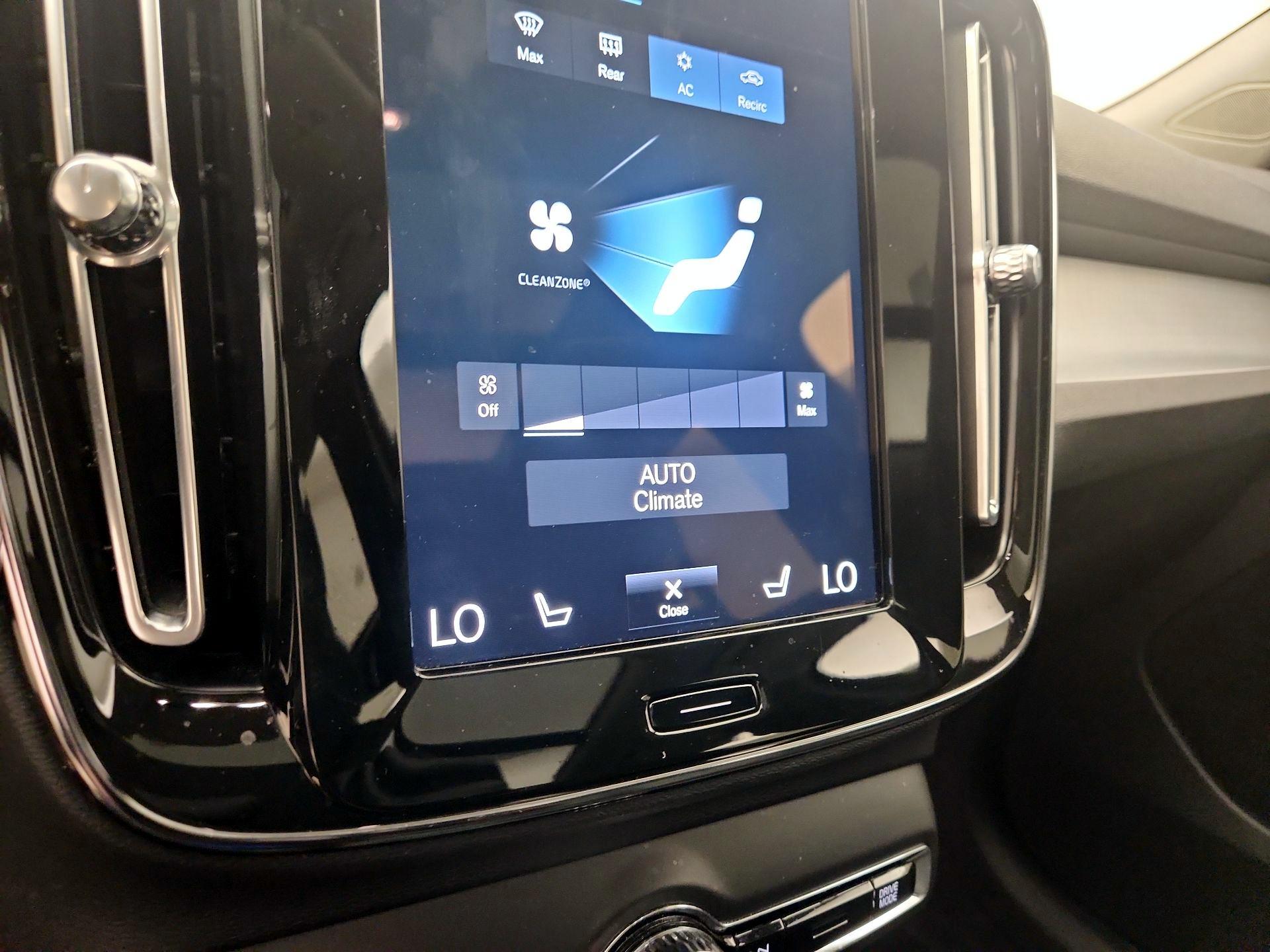 Thumbnail: 2021 Volvo XC40 - 16