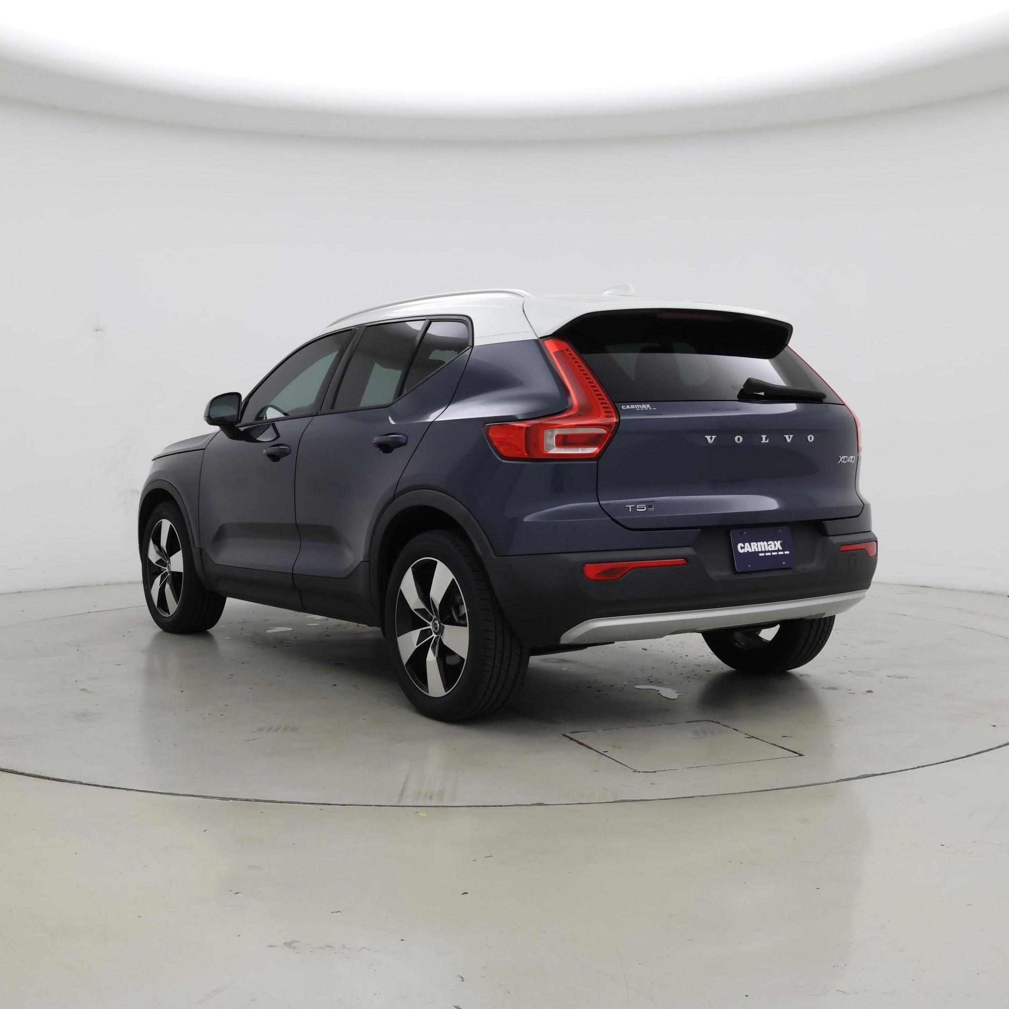 Thumbnail: 2021 Volvo XC40 - 2