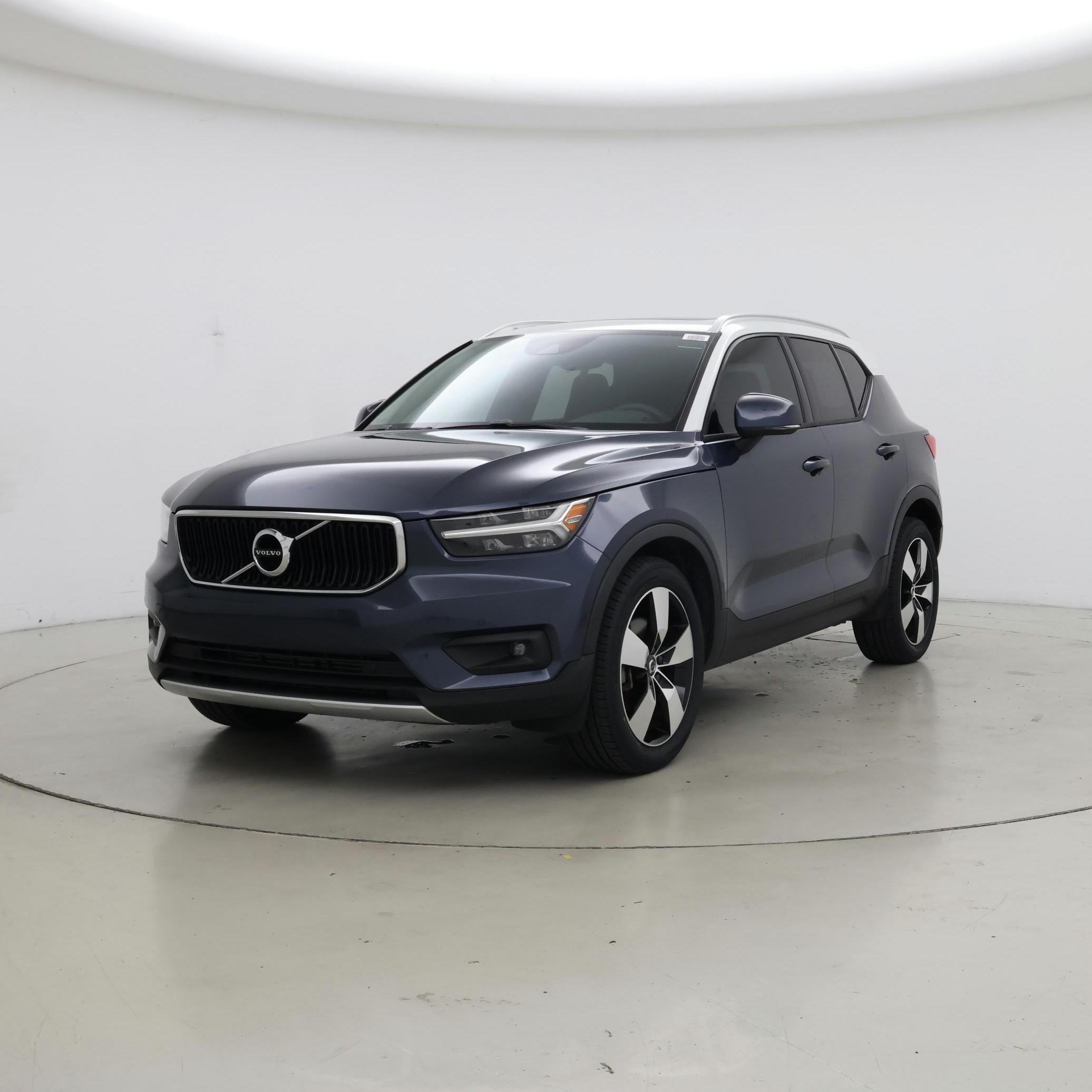 Thumbnail: 2021 Volvo XC40 - 4