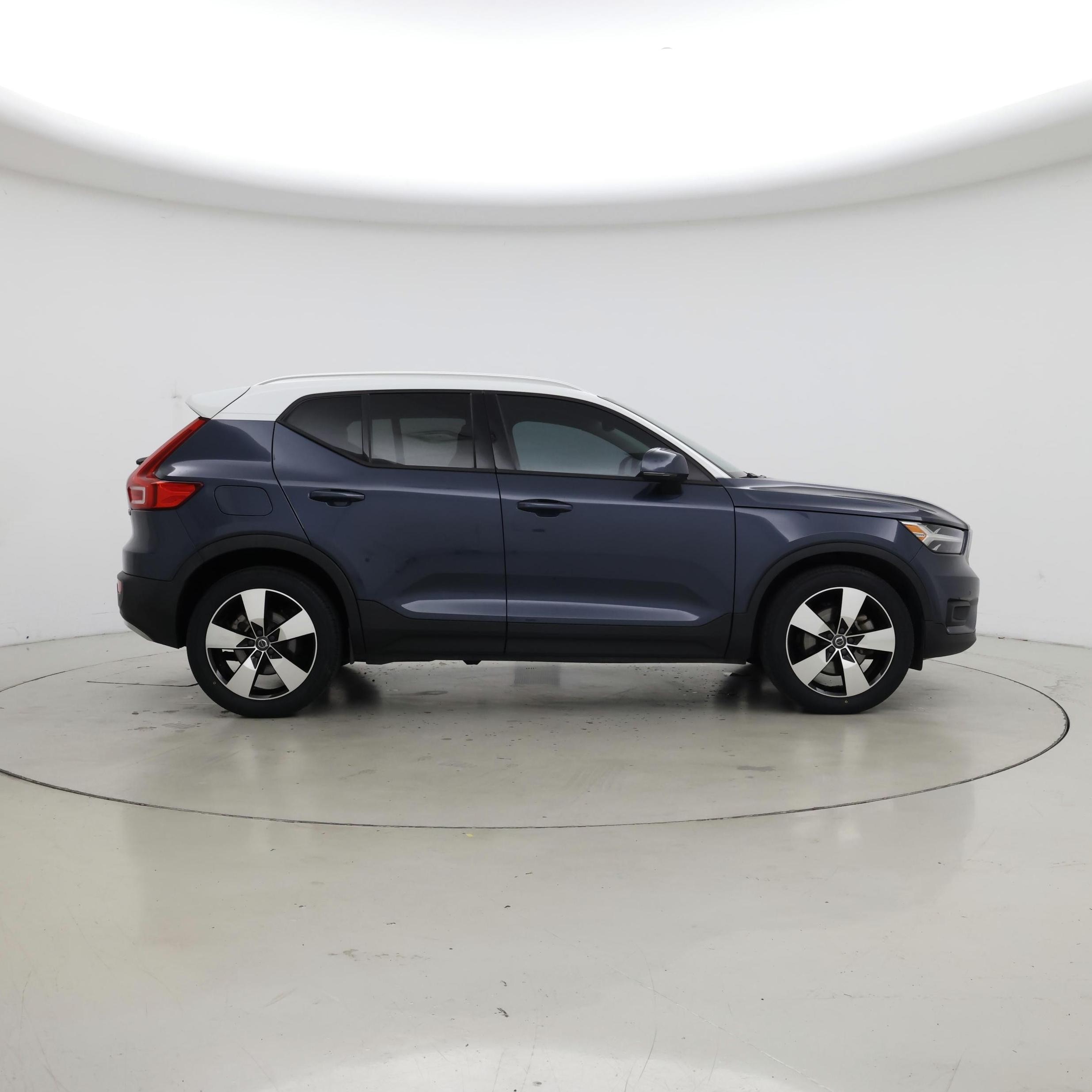 Thumbnail: 2021 Volvo XC40 - 7