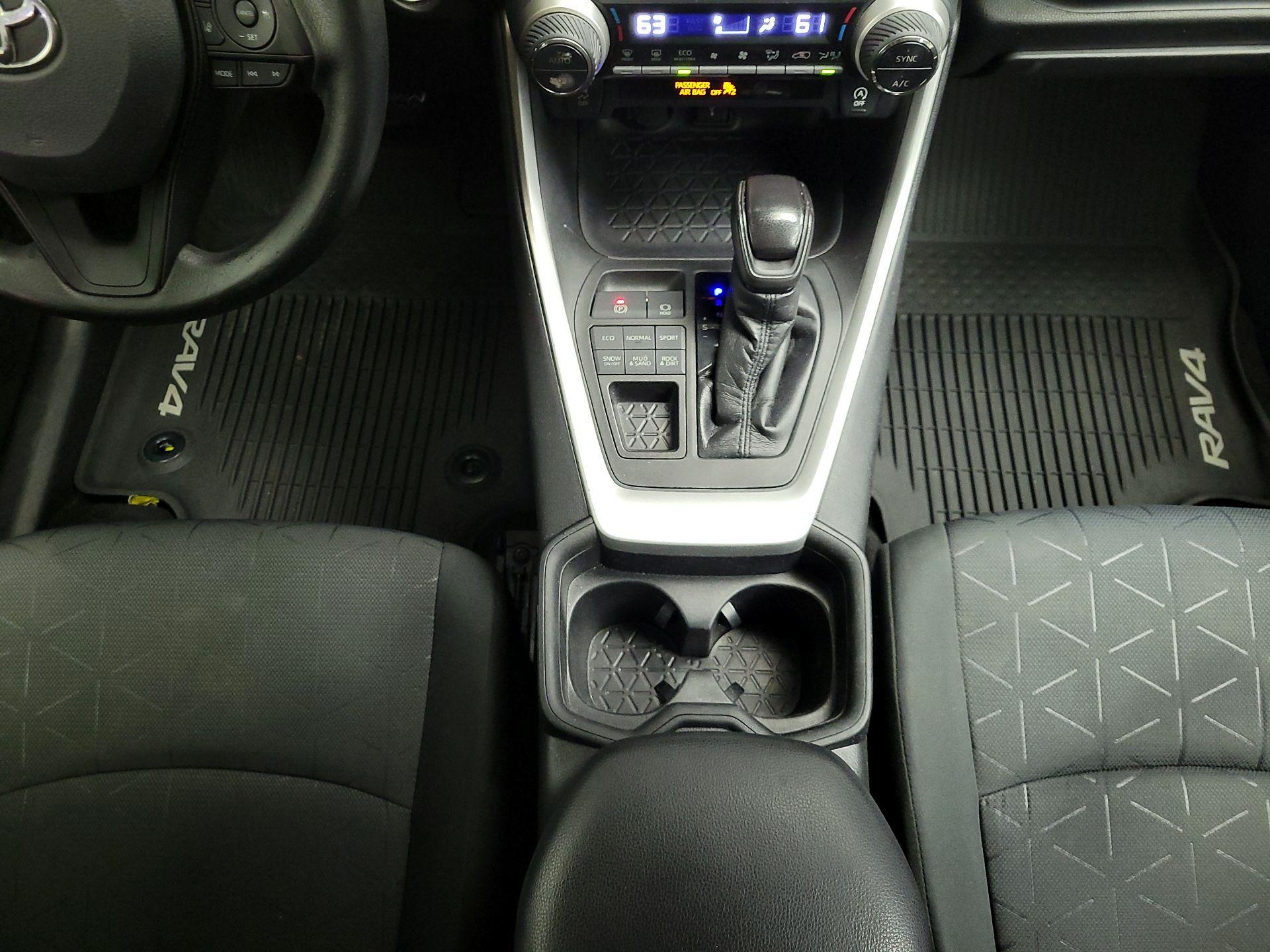 Thumbnail: 2021 Toyota RAV4 - 17