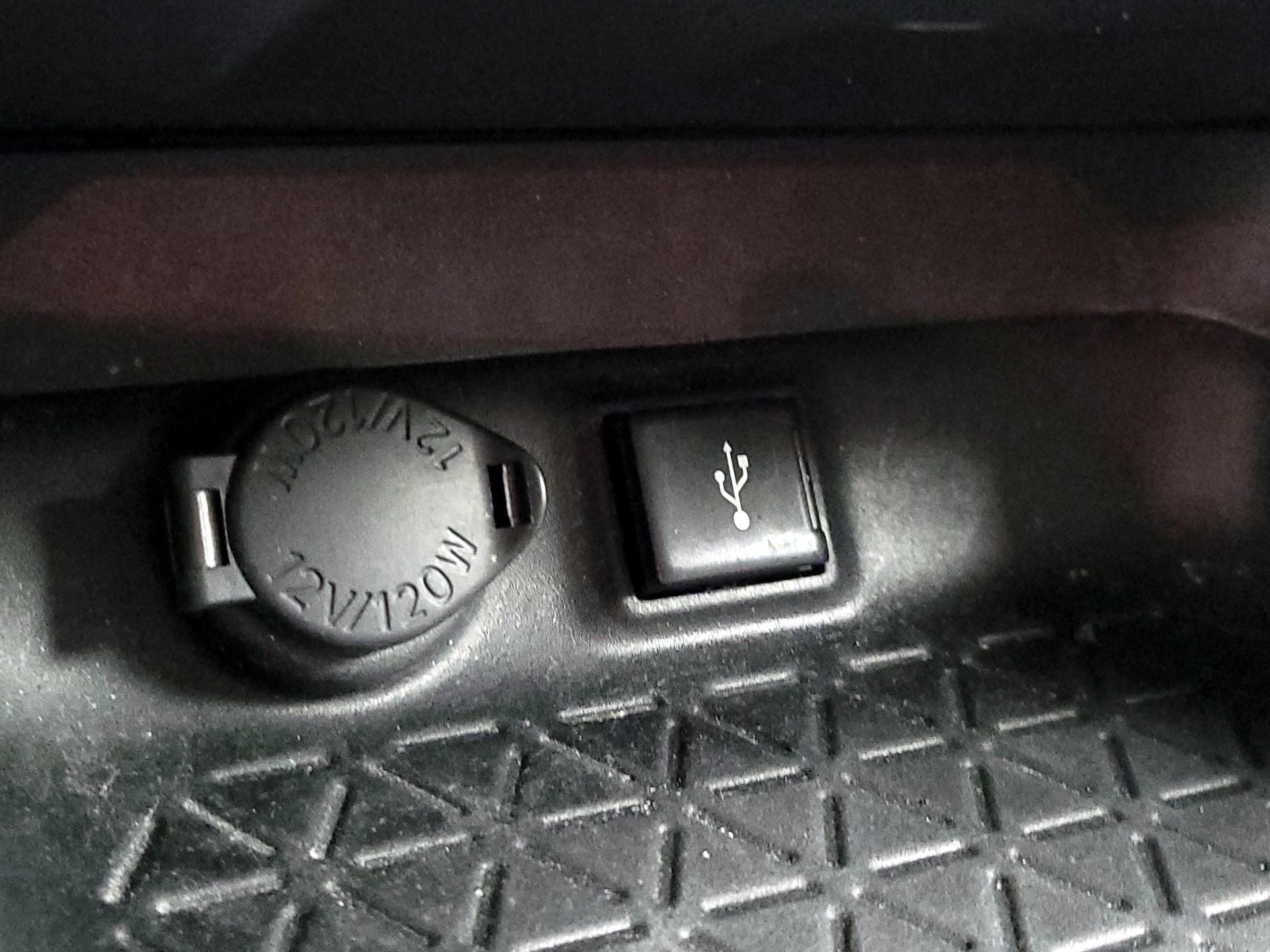 Thumbnail: 2021 Toyota RAV4 - 18