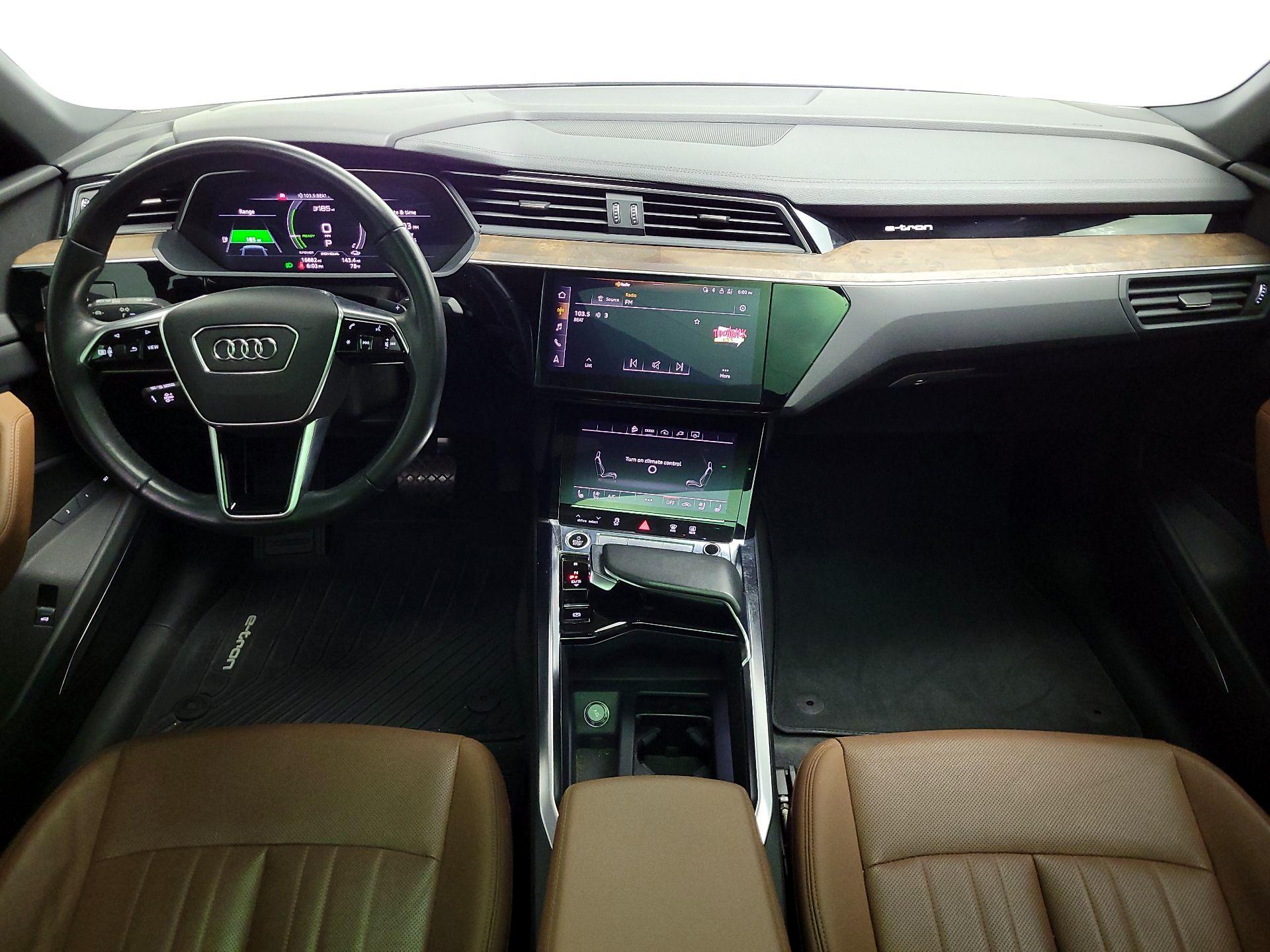 Thumbnail: 2022 Audi e-tron S - 9