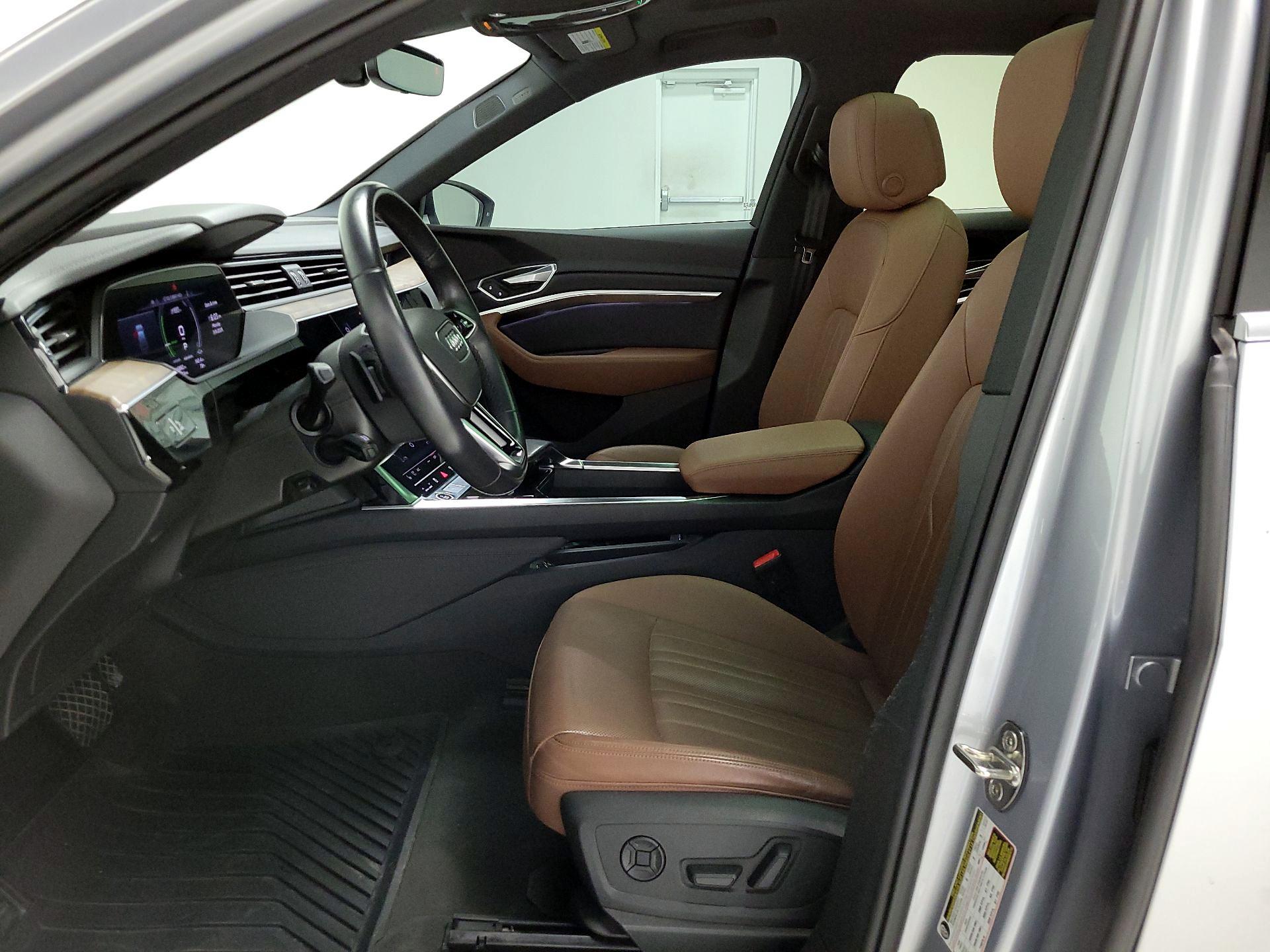 Thumbnail: 2022 Audi e-tron S - 11