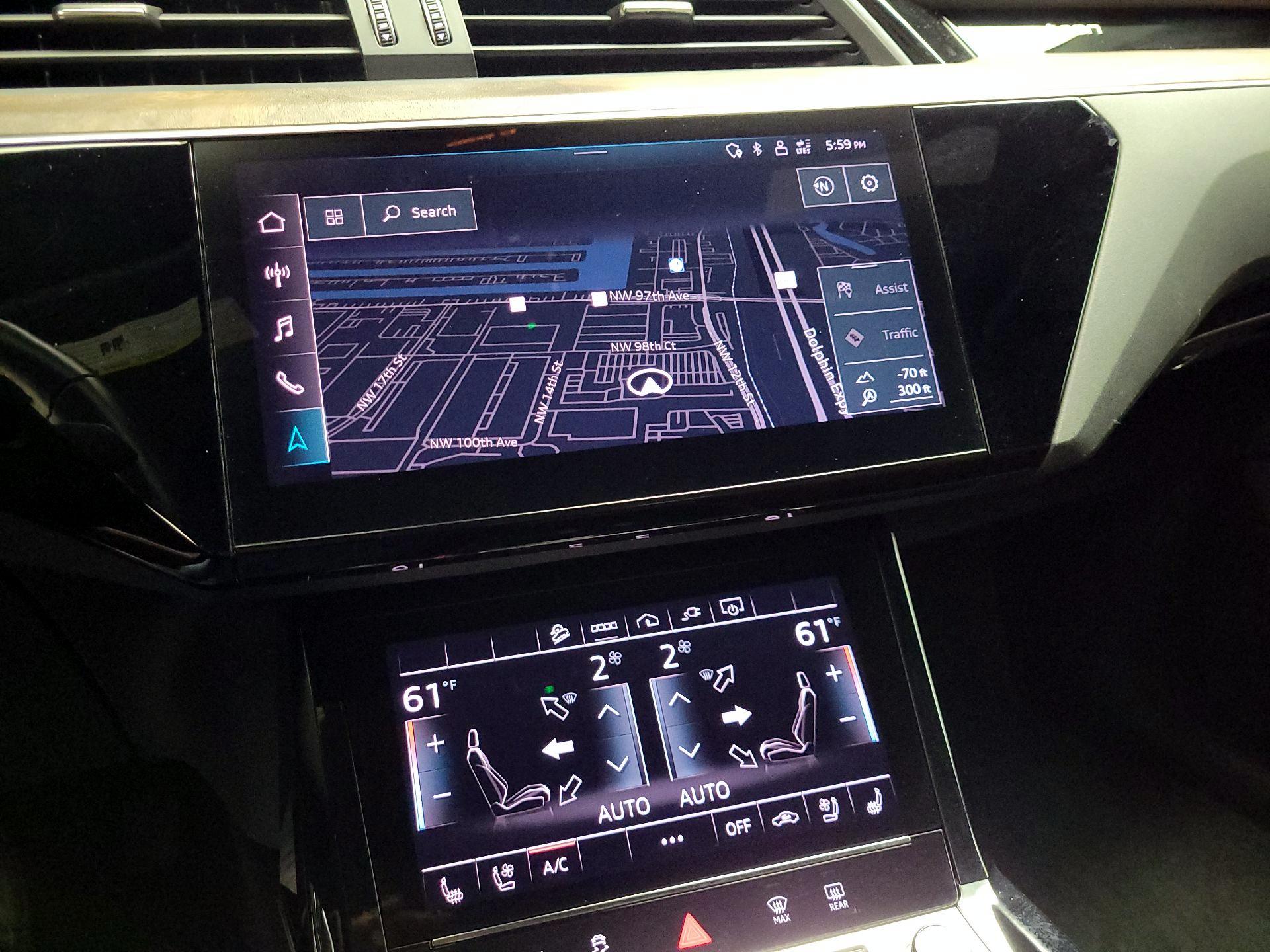 Thumbnail: 2022 Audi e-tron S - 14