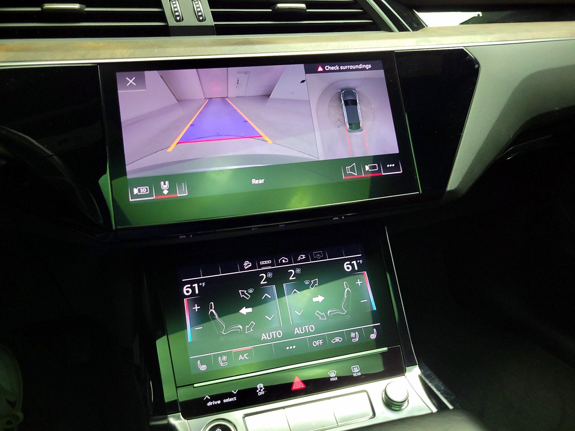 Thumbnail: 2022 Audi e-tron S - 15