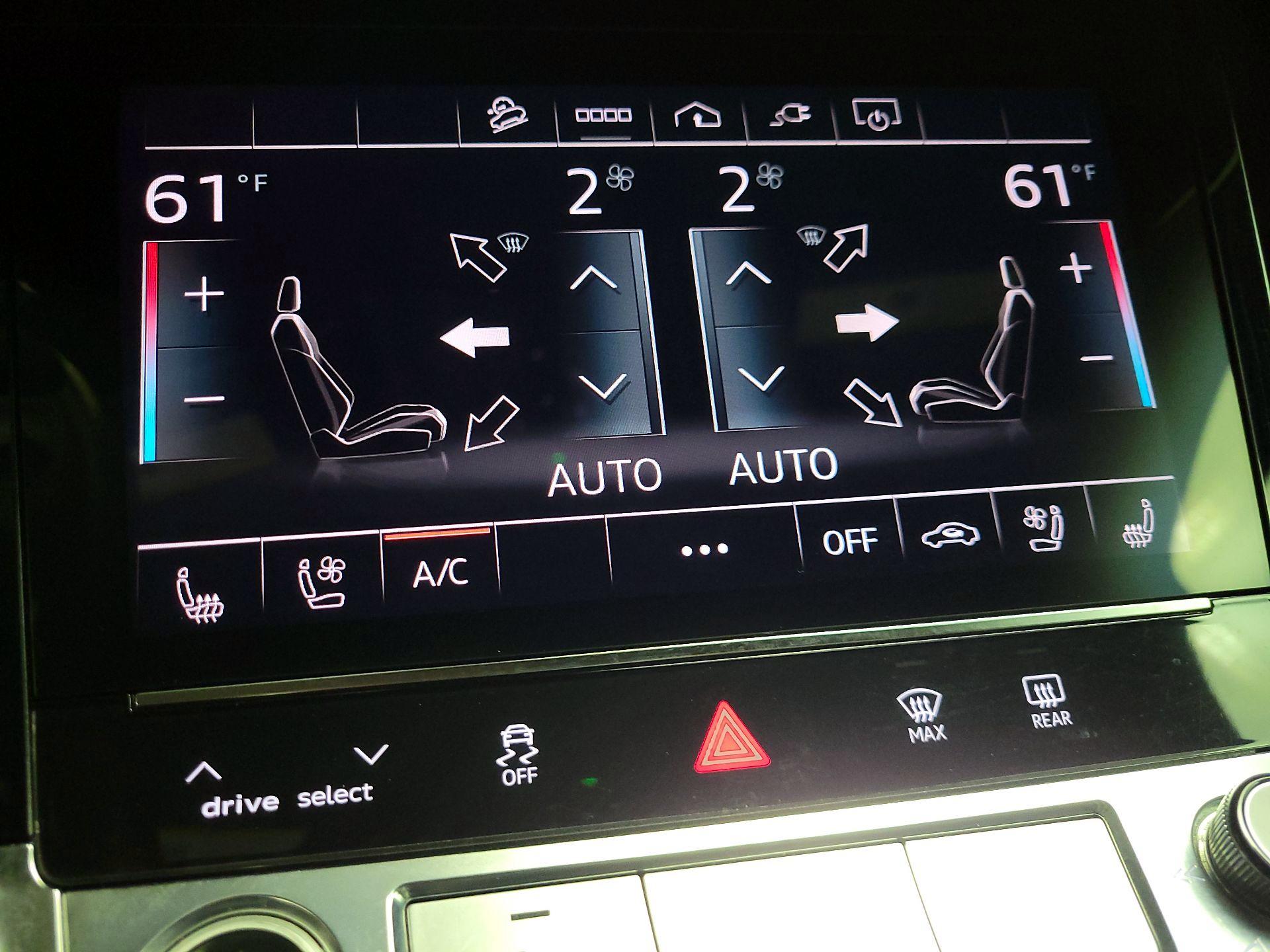 Thumbnail: 2022 Audi e-tron S - 17