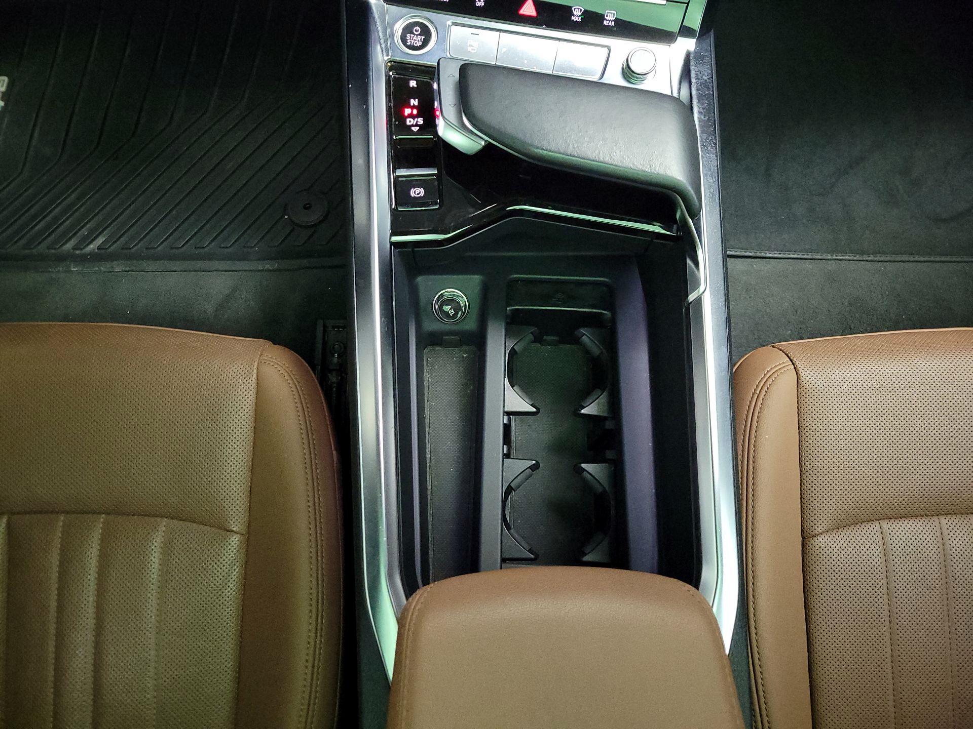 Thumbnail: 2022 Audi e-tron S - 18