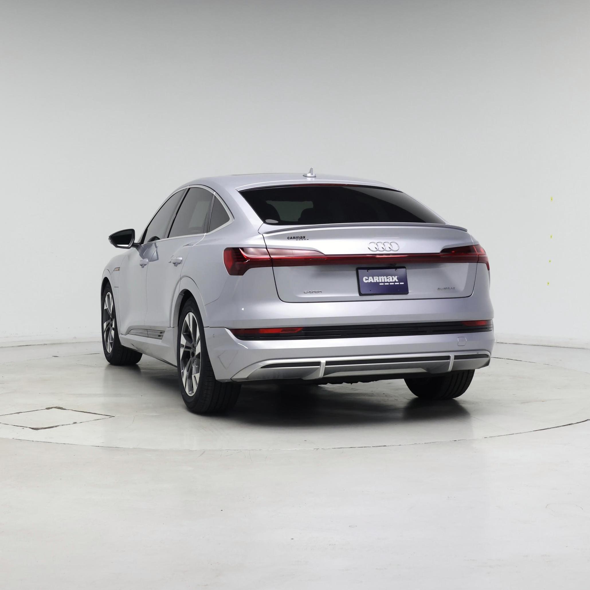 Thumbnail: 2022 Audi e-tron S - 2