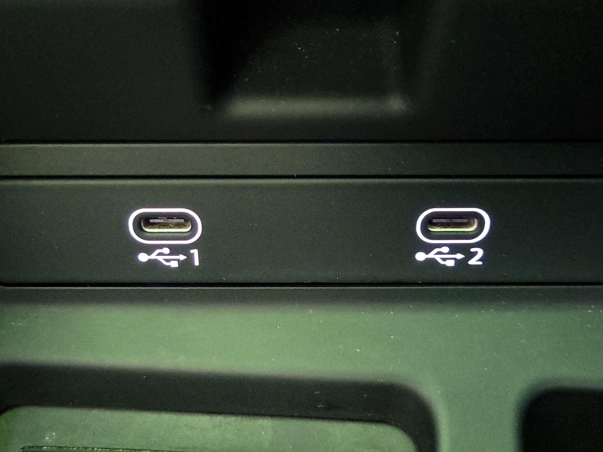 Thumbnail: 2022 Audi e-tron S - 19