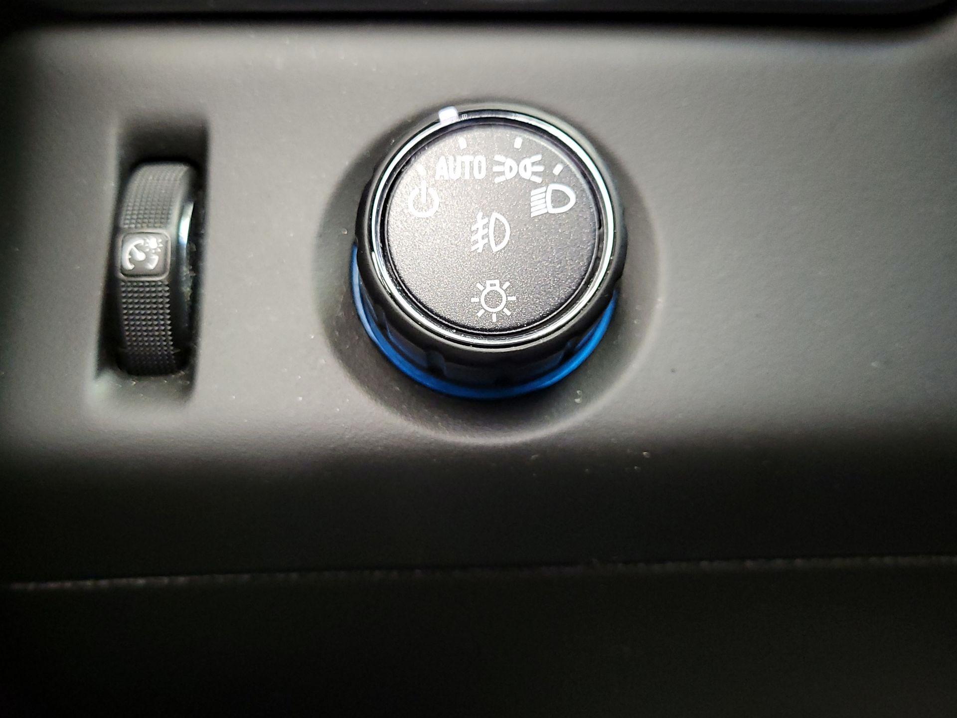 Thumbnail: 2018 Chevrolet Tahoe - 13