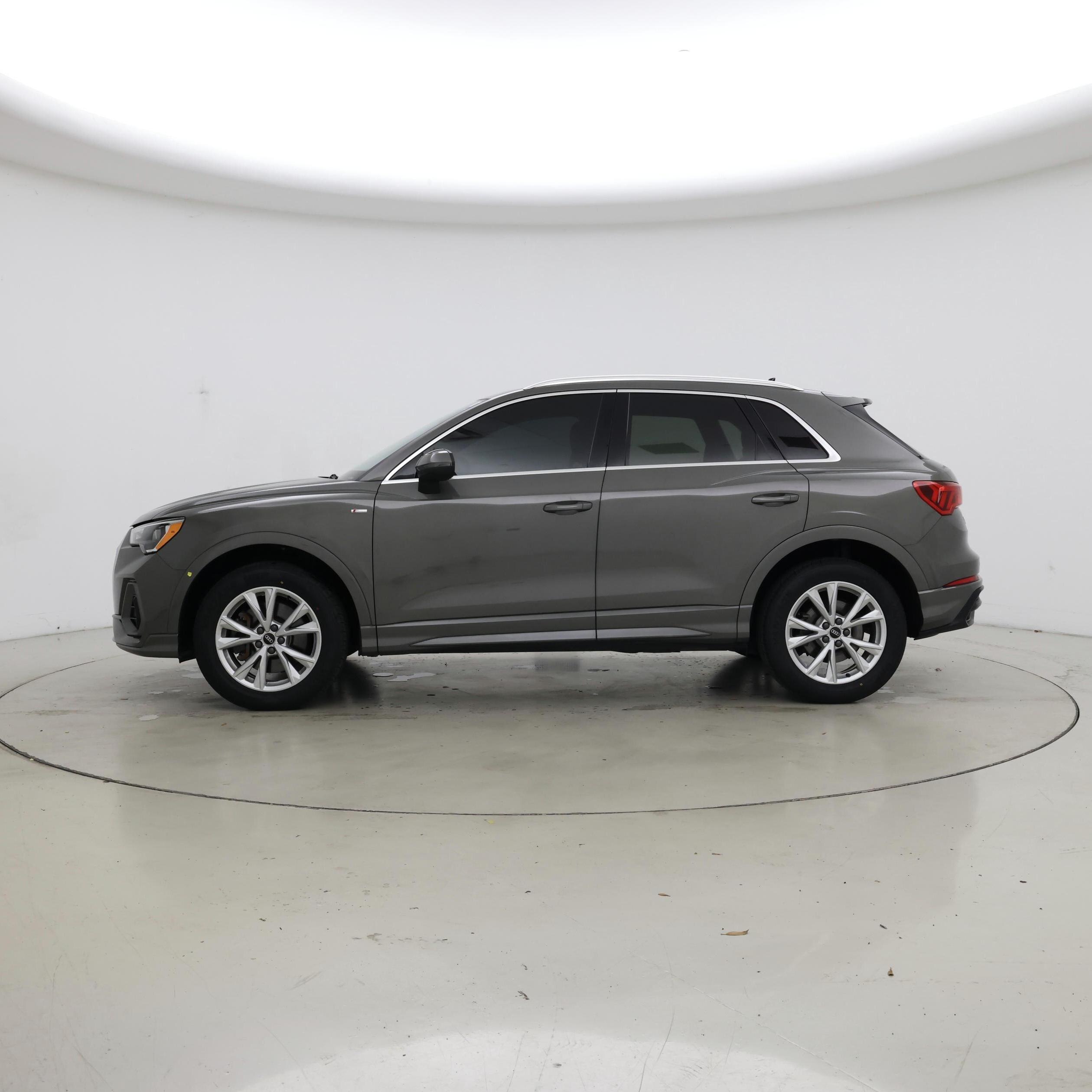 Thumbnail: 2021 Audi Q3 - 3