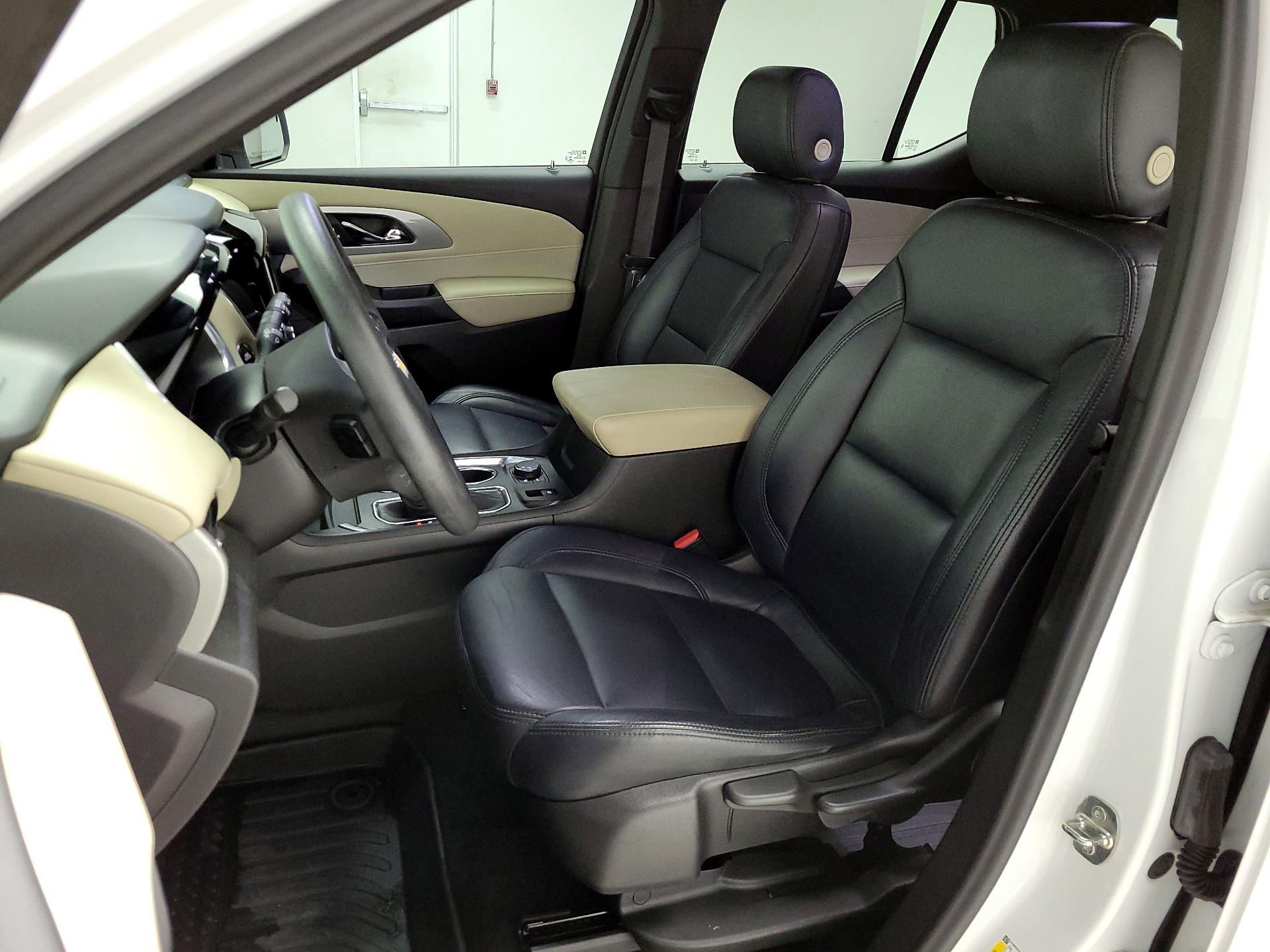 Thumbnail: 2022 Chevrolet Traverse - 11