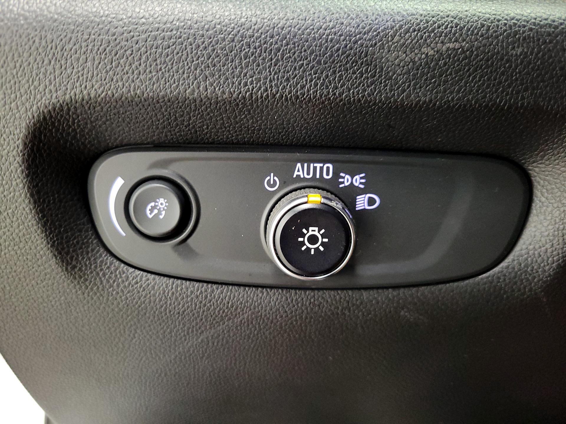 Thumbnail: 2022 Chevrolet Traverse - 13