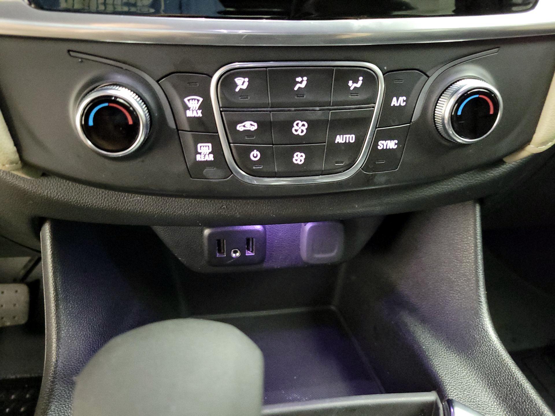 Thumbnail: 2022 Chevrolet Traverse - 17