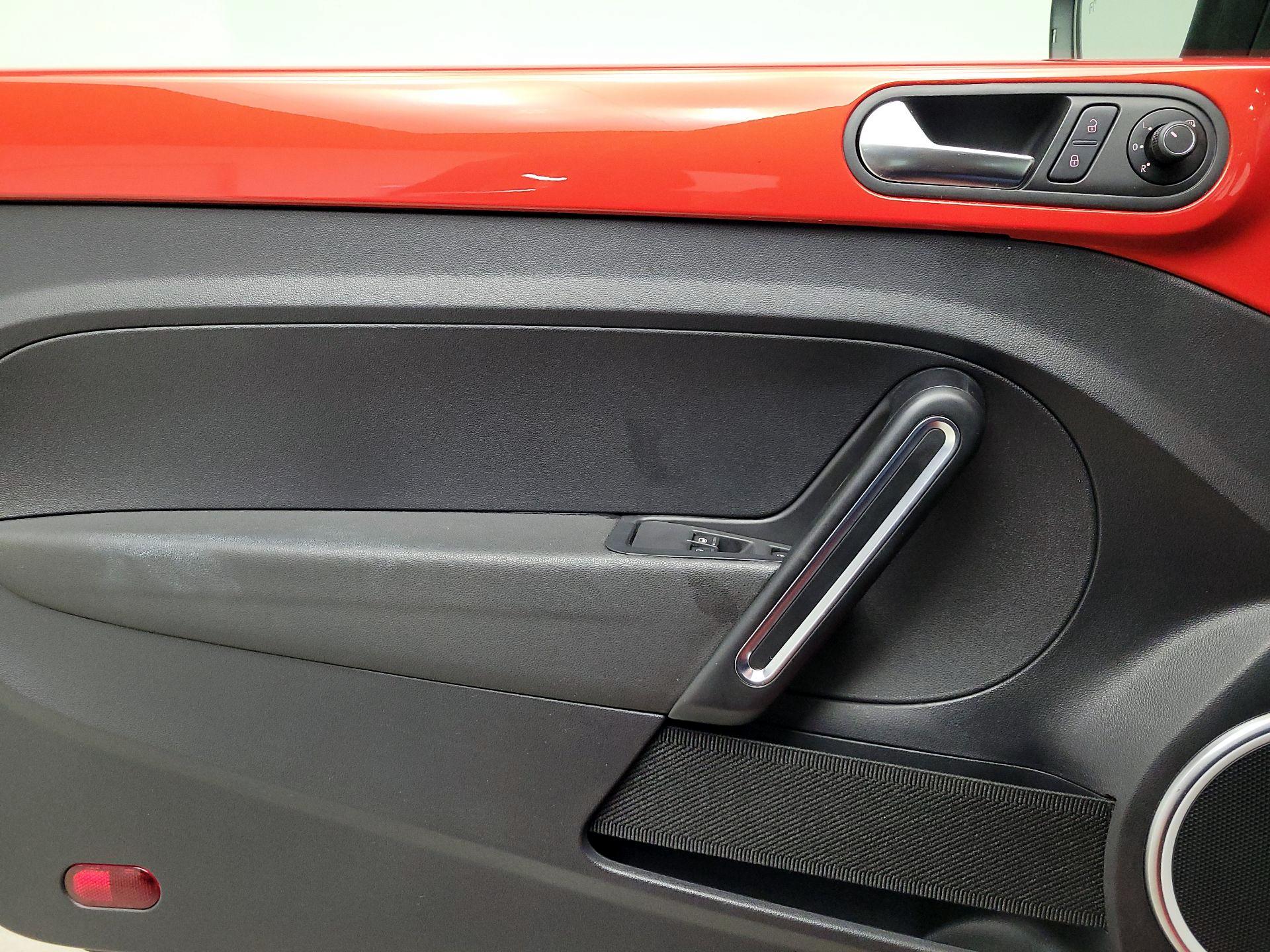 Thumbnail: 2018 Volkswagen Beetle - 12