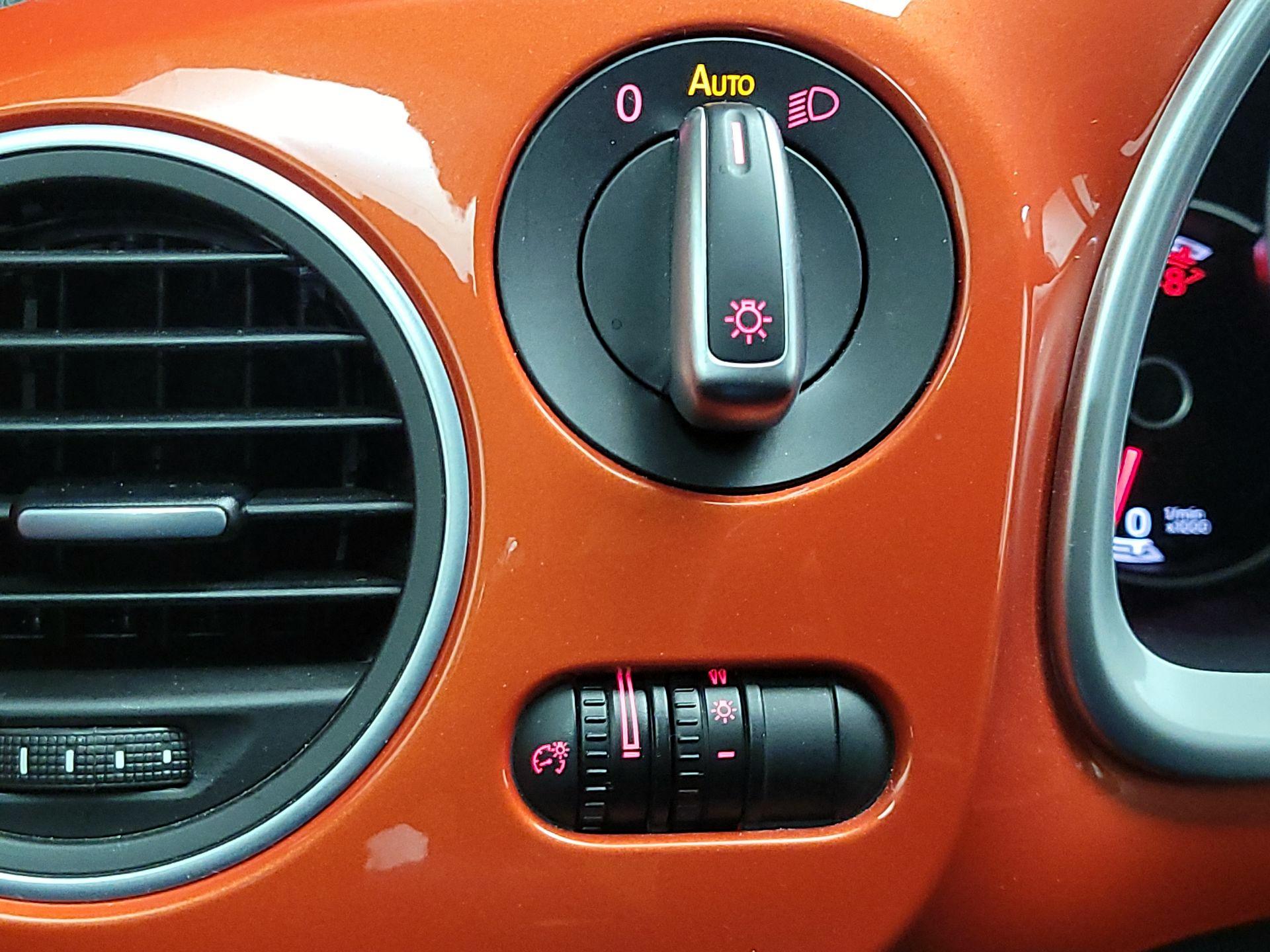 Thumbnail: 2018 Volkswagen Beetle - 13