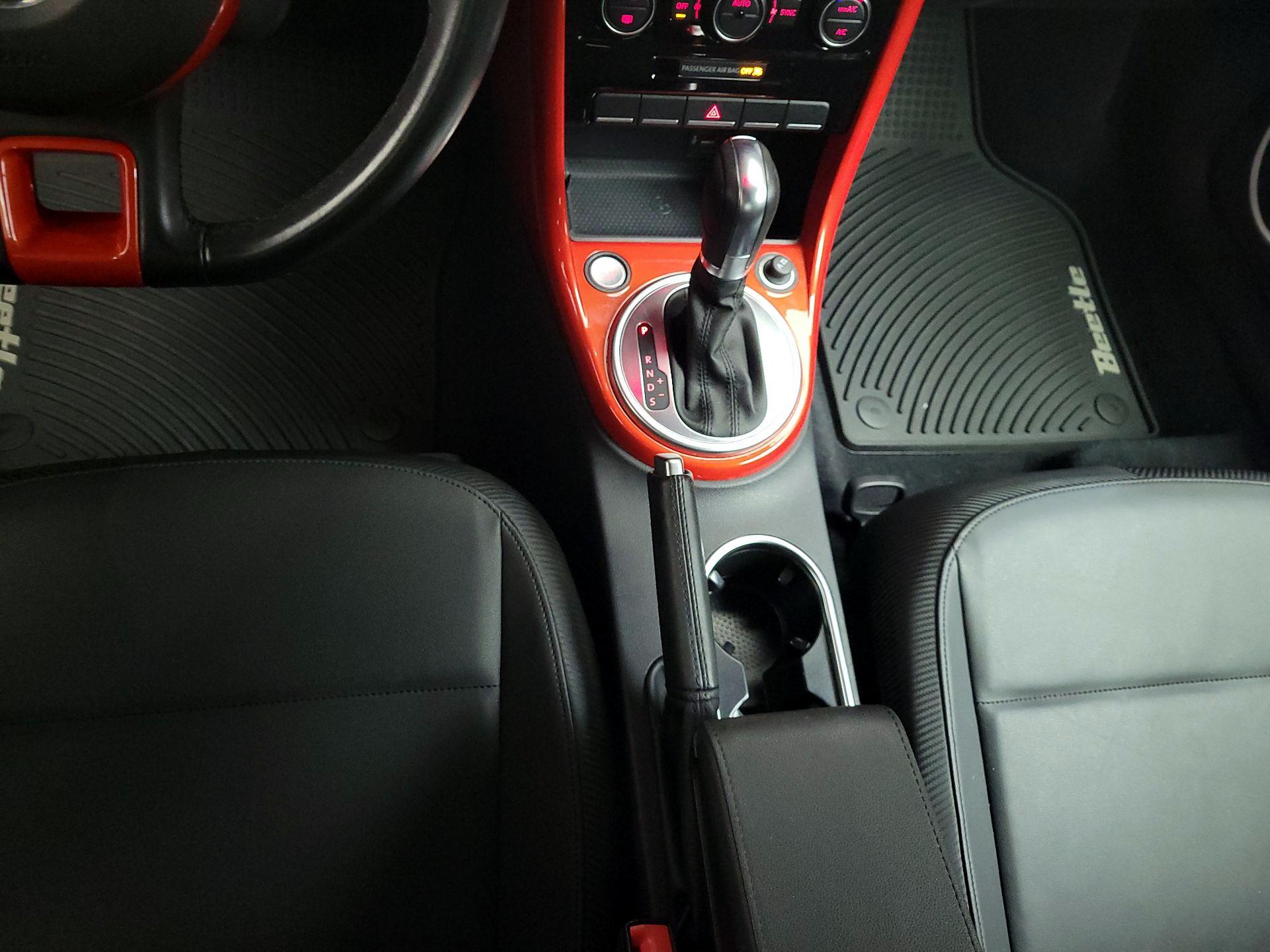 Thumbnail: 2018 Volkswagen Beetle - 17