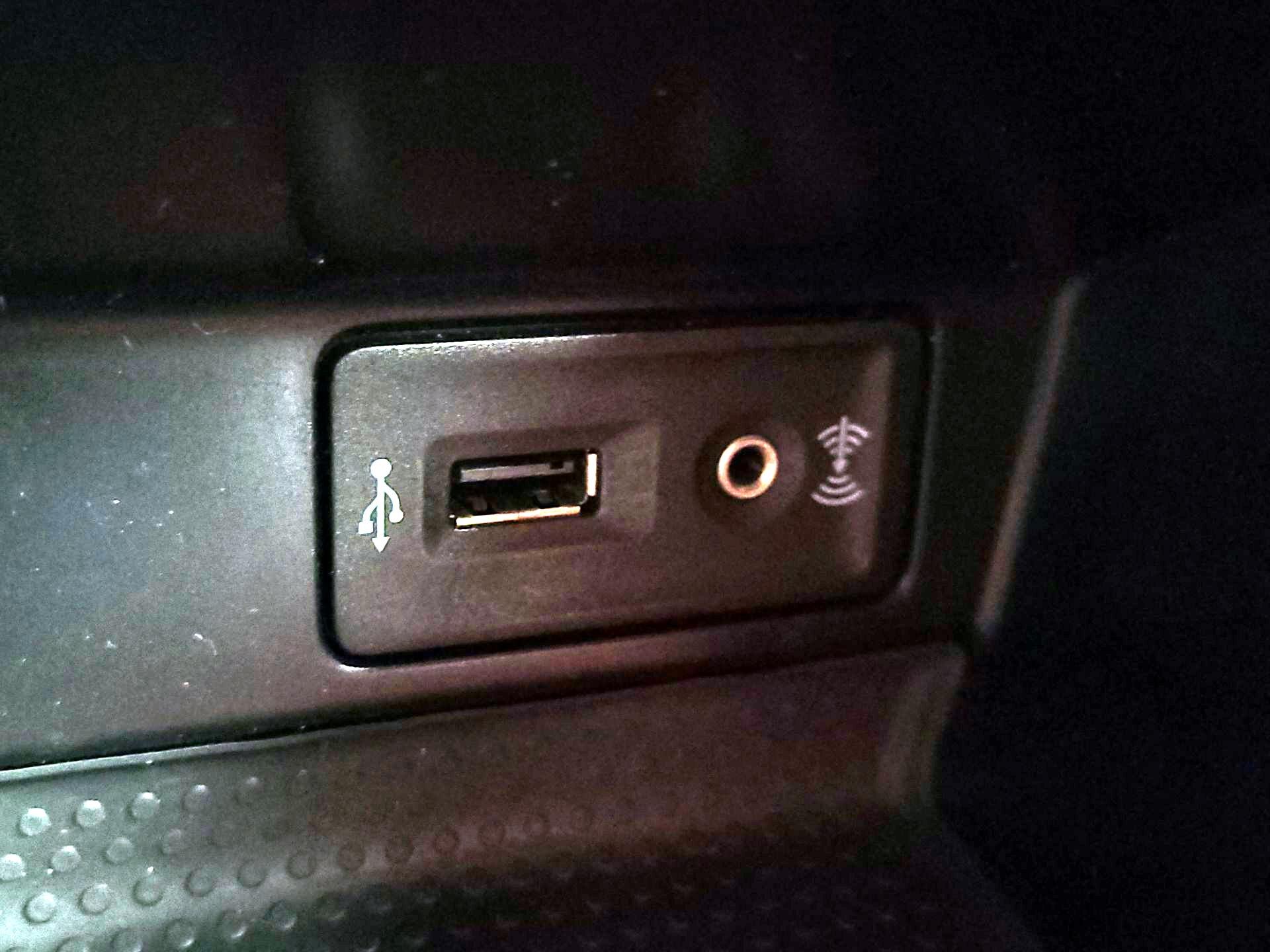 Thumbnail: 2018 Volkswagen Beetle - 18