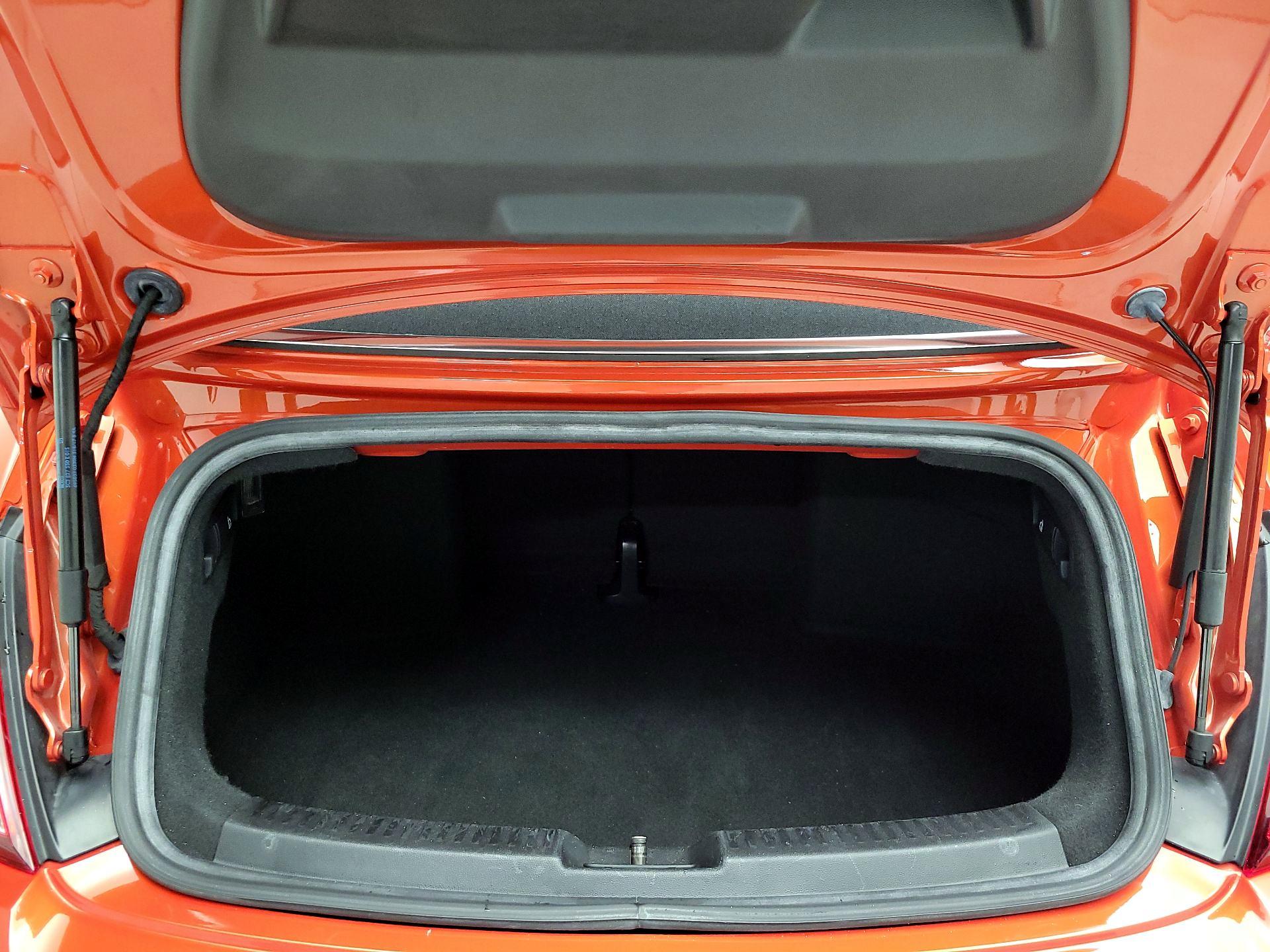 Thumbnail: 2018 Volkswagen Beetle - 20