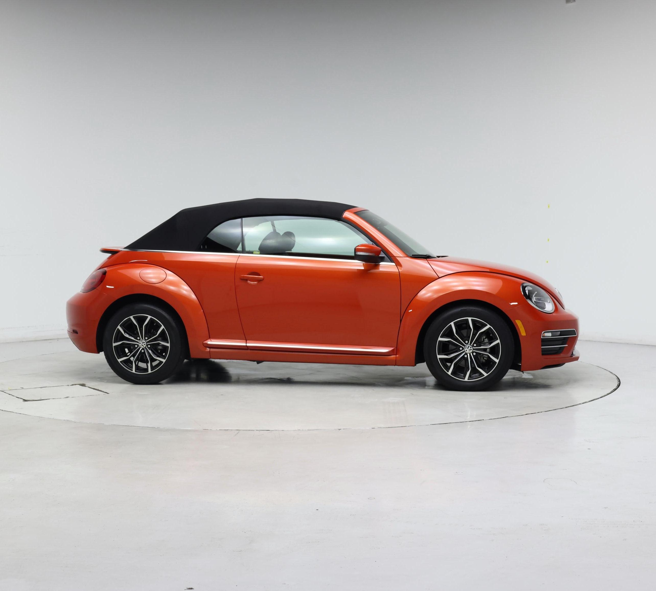 Thumbnail: 2018 Volkswagen Beetle - 7