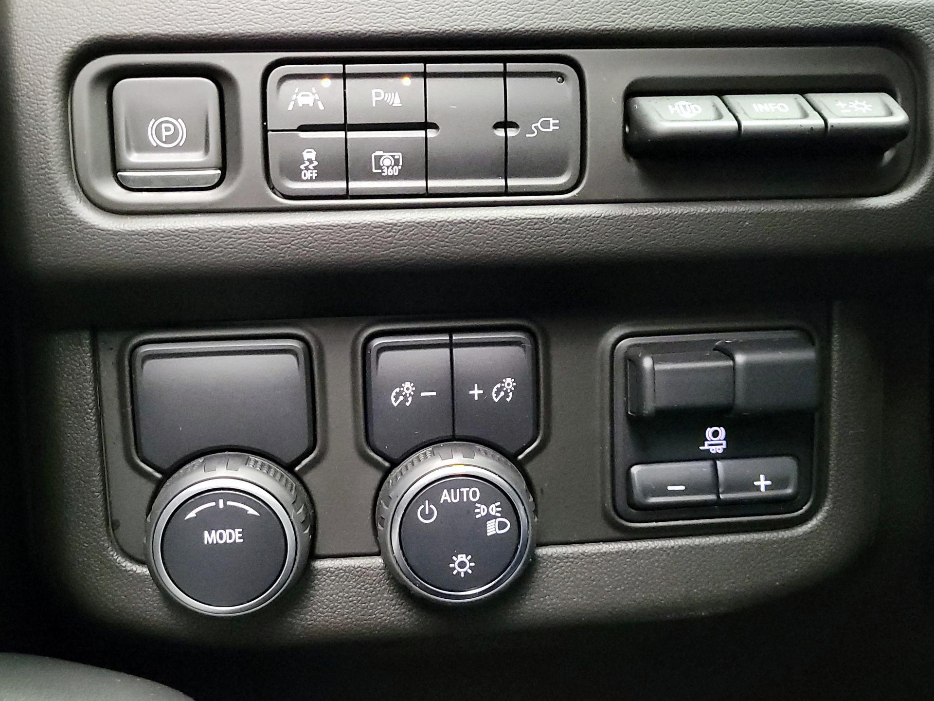 Thumbnail: 2022 Chevrolet Suburban - 13