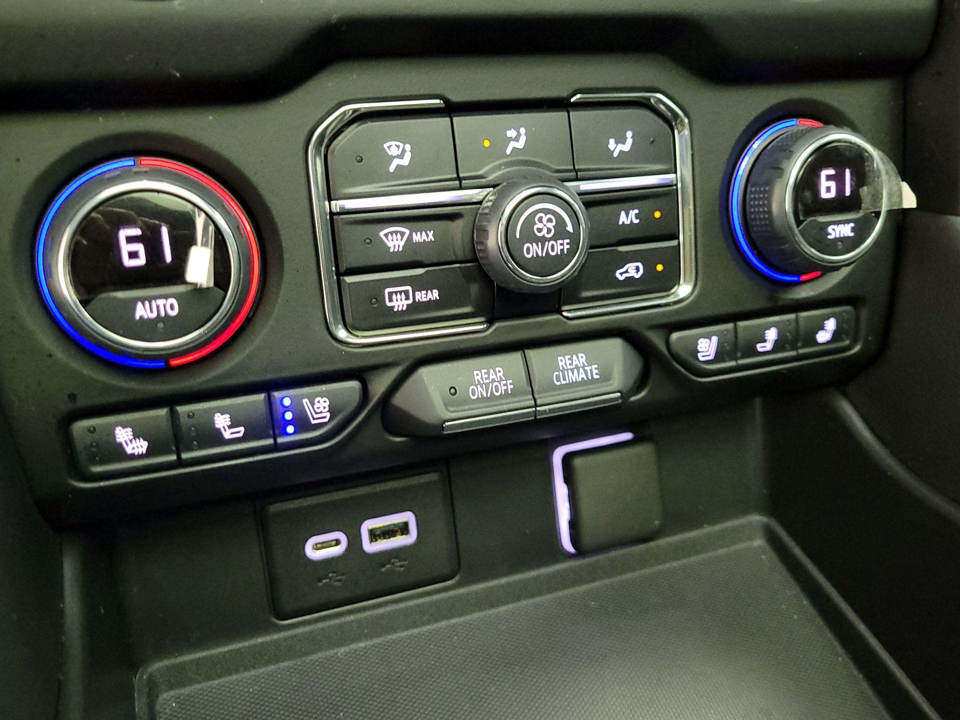 Thumbnail: 2022 Chevrolet Suburban - 17