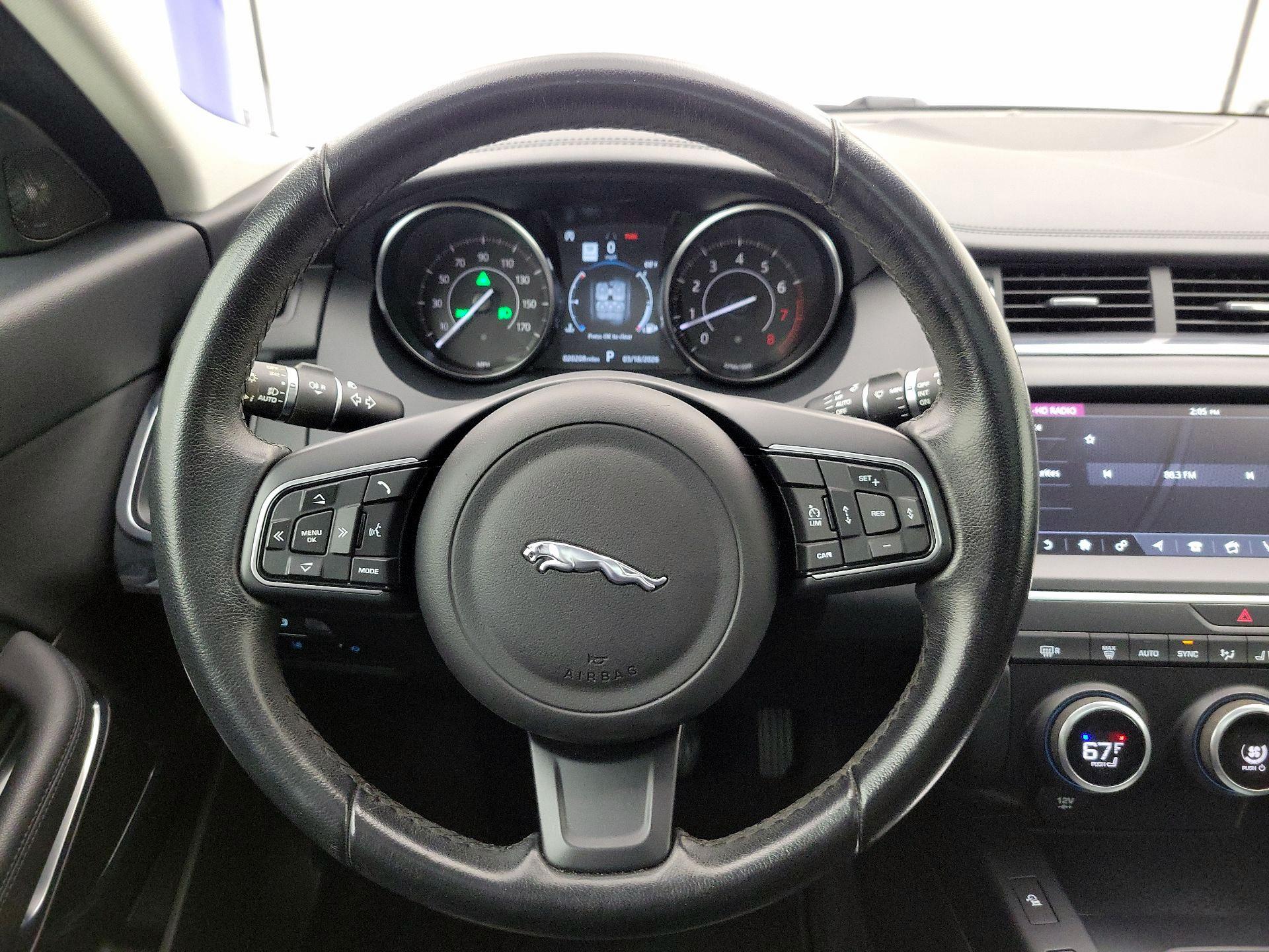 Thumbnail: 2018 Jaguar E-Pace - 10