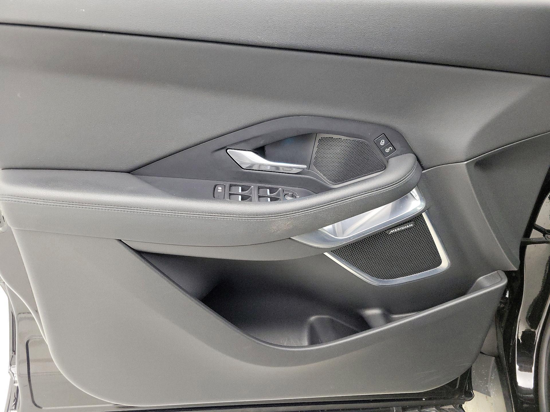 Thumbnail: 2018 Jaguar E-Pace - 12