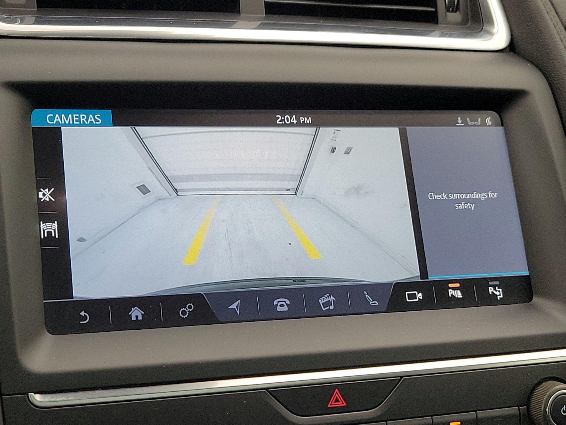 Thumbnail: 2018 Jaguar E-Pace - 15